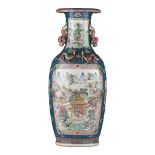 A Chinese famille rose vase, paired with recumbent lion handles, 19thC, H 62,5 cm