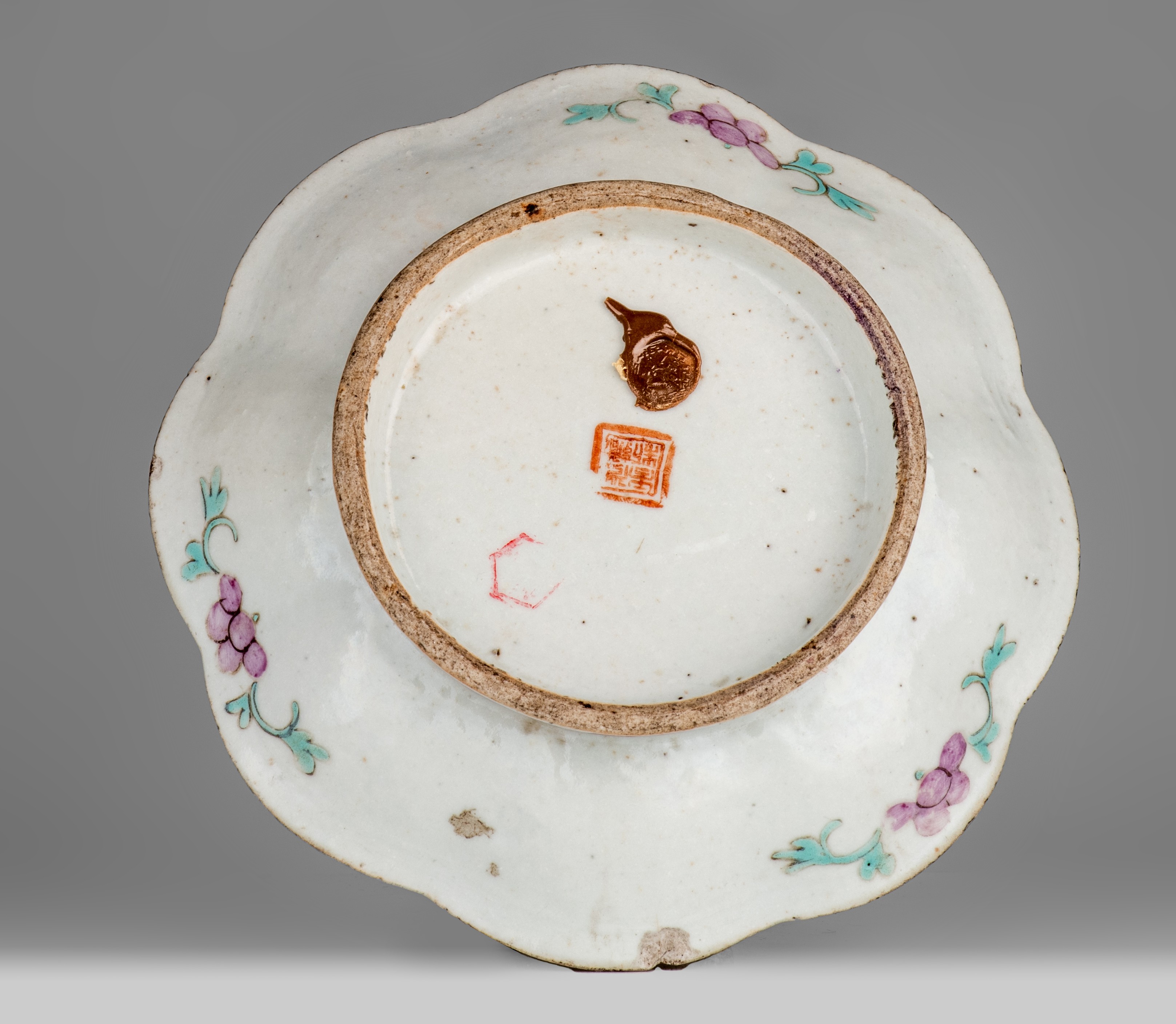 A collection of various Chinese porcelain ware, 18thC and later, largest ø 34,5 cm (5) - Image 10 of 45