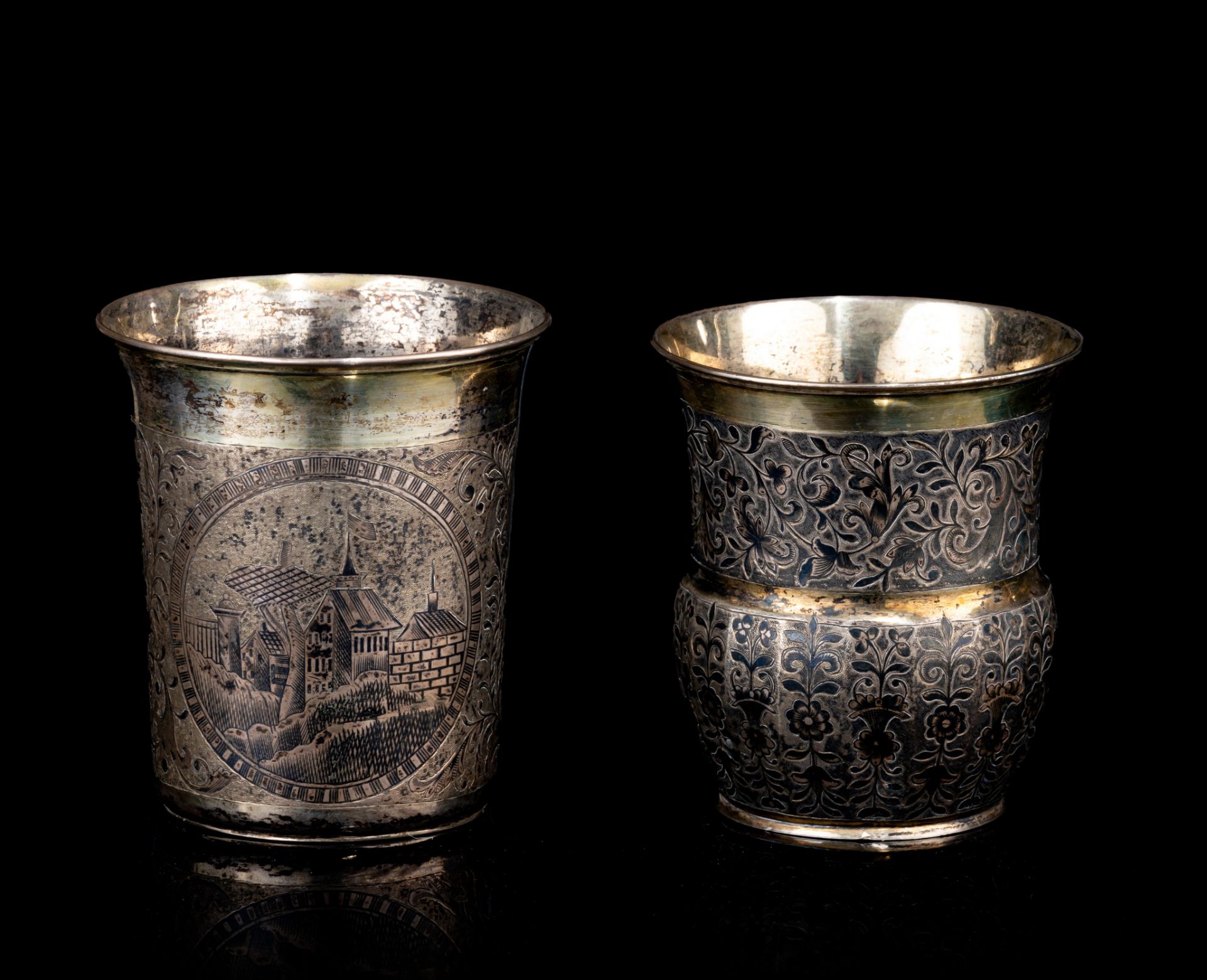 Two Russian silver-gilt and niello beakers, 84 zolotniki, H 9,5 - 10 cm - total weight: 357 g