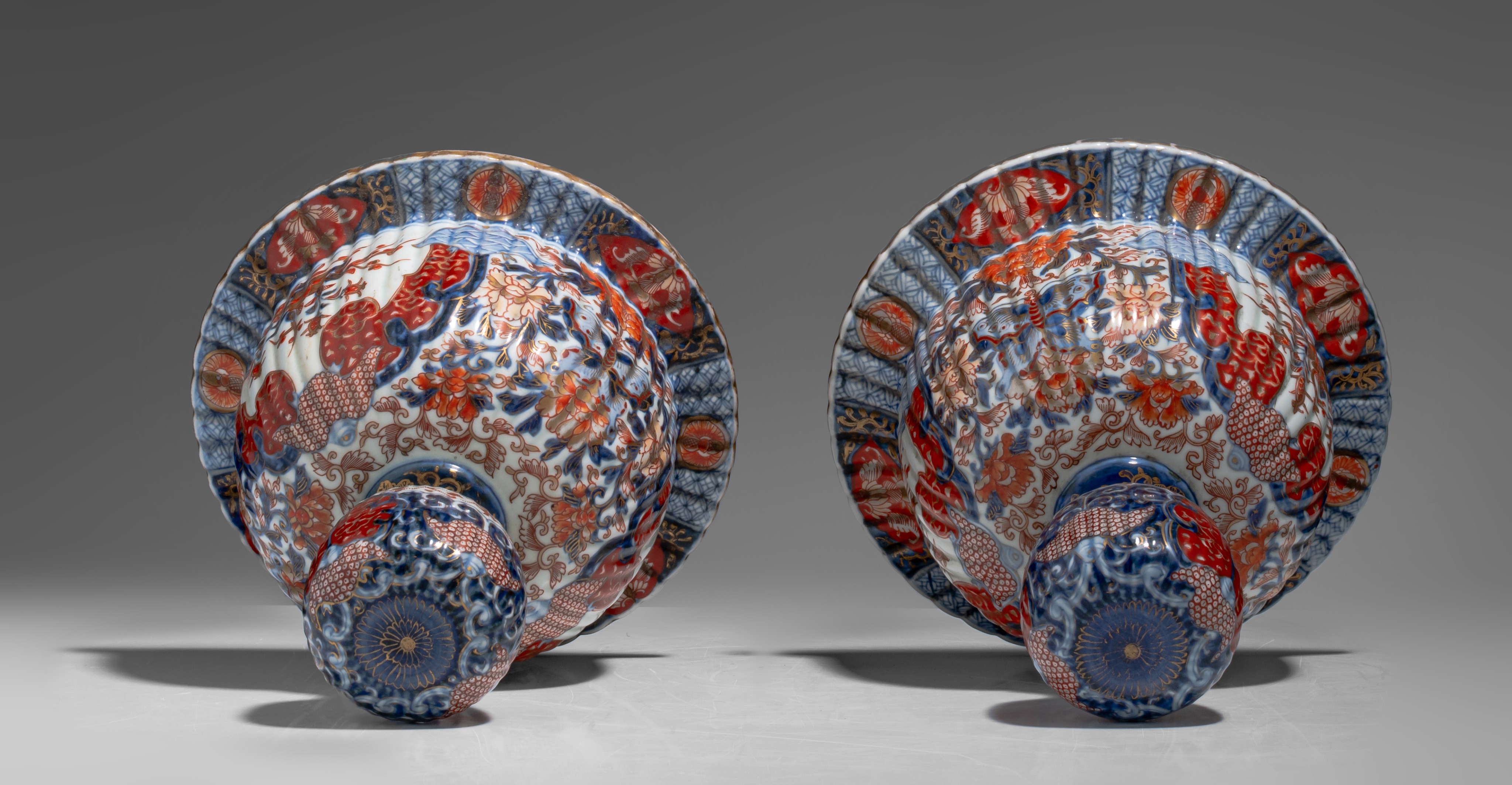 A pair of large Japanese Imari ribbed vases and covers, Edo period, late 18thC, H 69,5 cm - Image 8 of 9