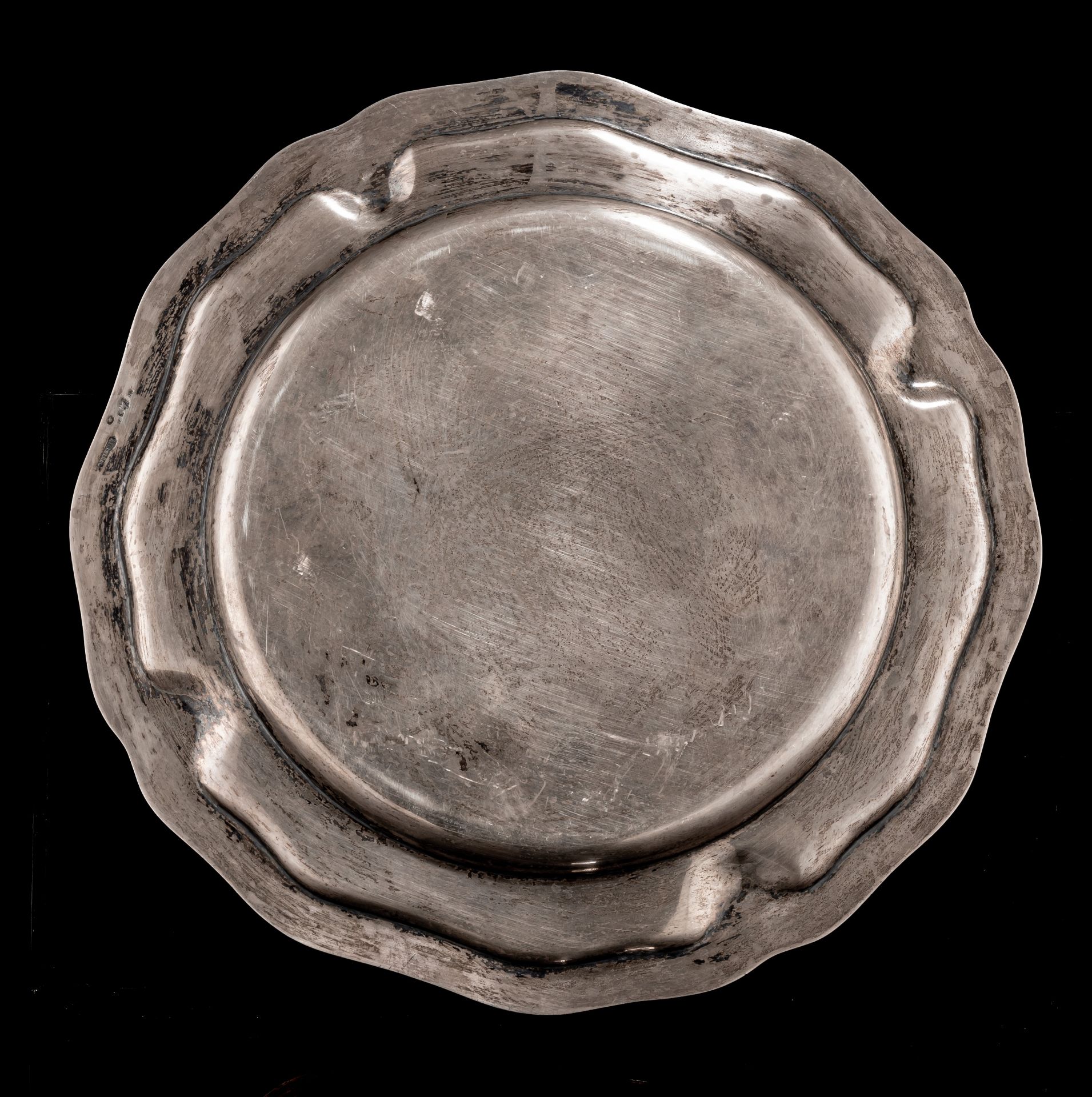 A pair of silver dishes, hallmarked Lisbon (1938 - present), ø 28 cm, total weight: ca. 1.600 g - Image 3 of 5