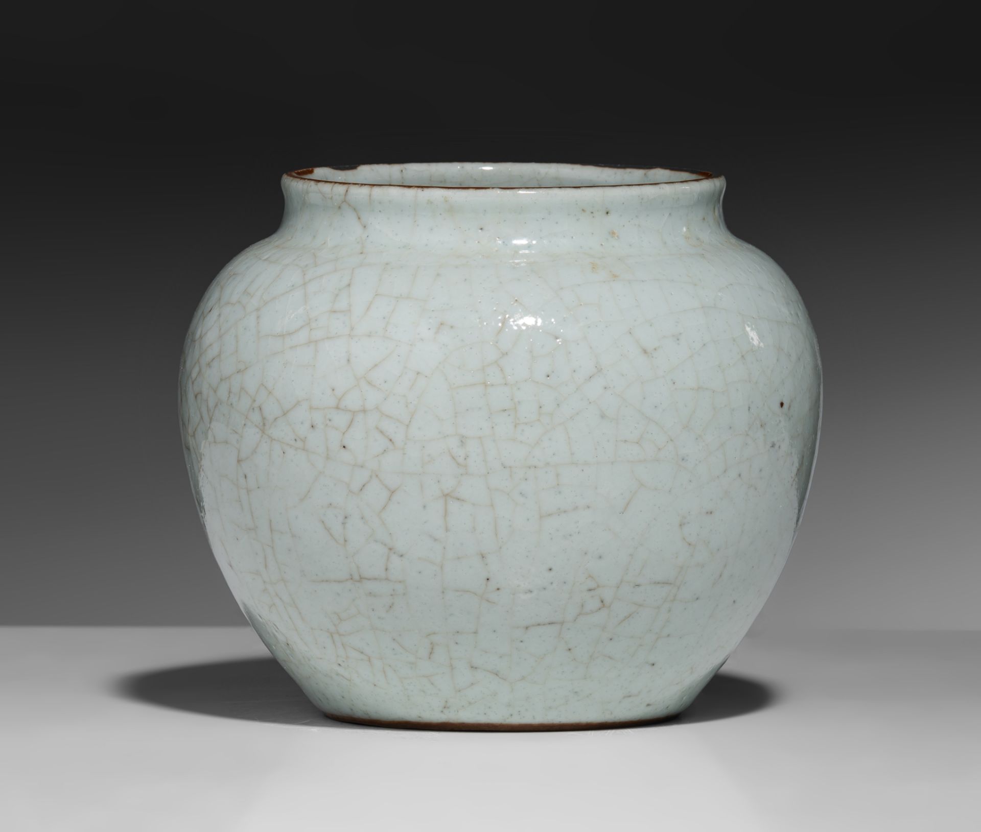 A Chinese Ge-type celadon-crackle glazed jar, H 12 cm - Image 2 of 9