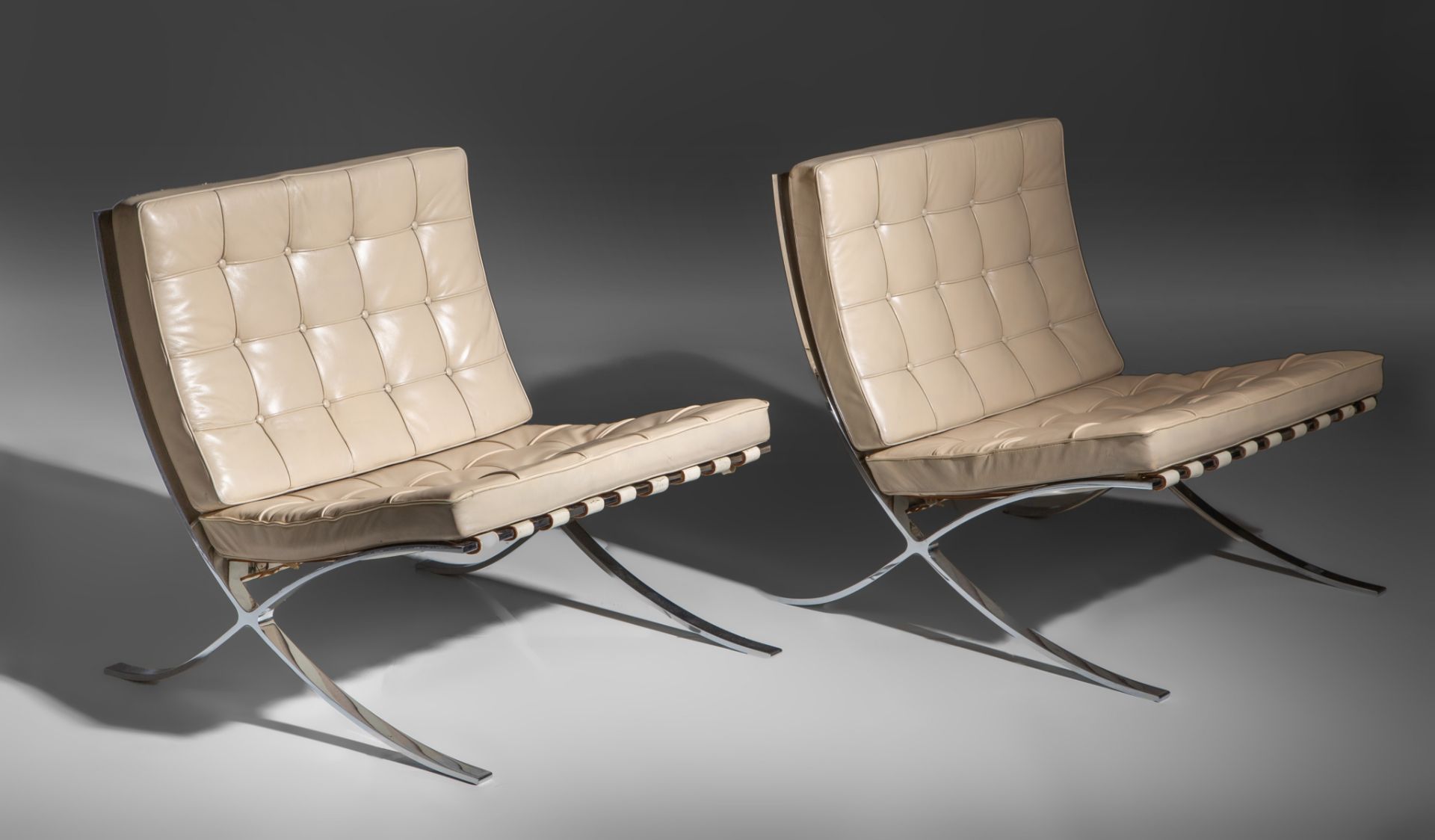 A pair of iconic Barcelona chairs by Ludwig Mies van der Rohe, Knoll International edition, '80s, H - Image 2 of 22