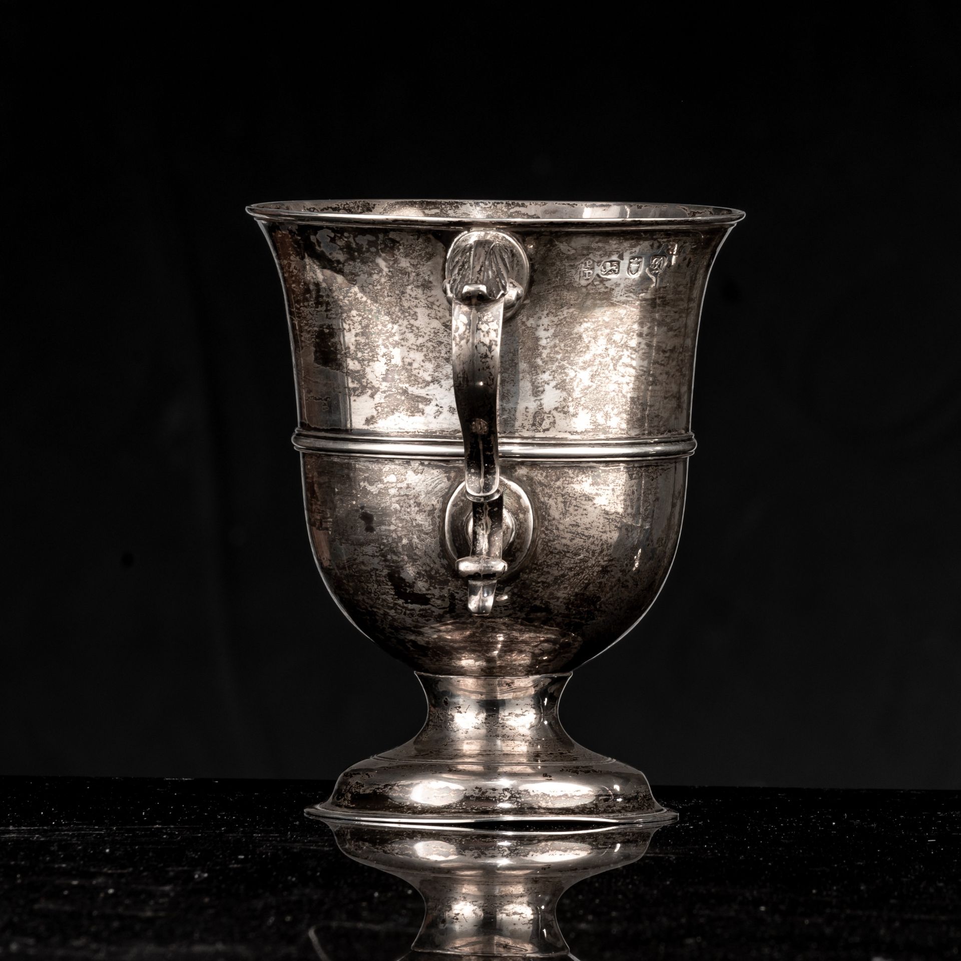 An 18thC English silver beaker, London hallmarks, H 15 cm, weight: 488 g - Image 3 of 9