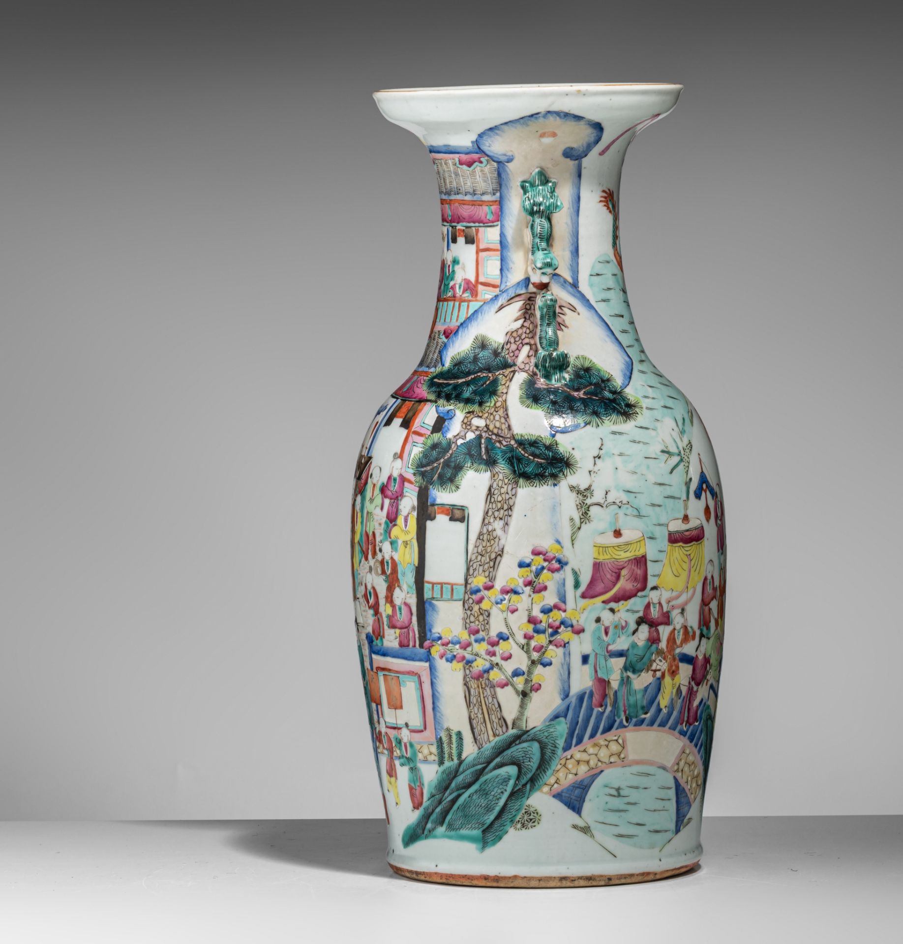 A Chinese famille rose 'One Hundred Boys' vase, 19thC, H 45,5 cm - added a pair of Chinese Canton va - Bild 9 aus 26