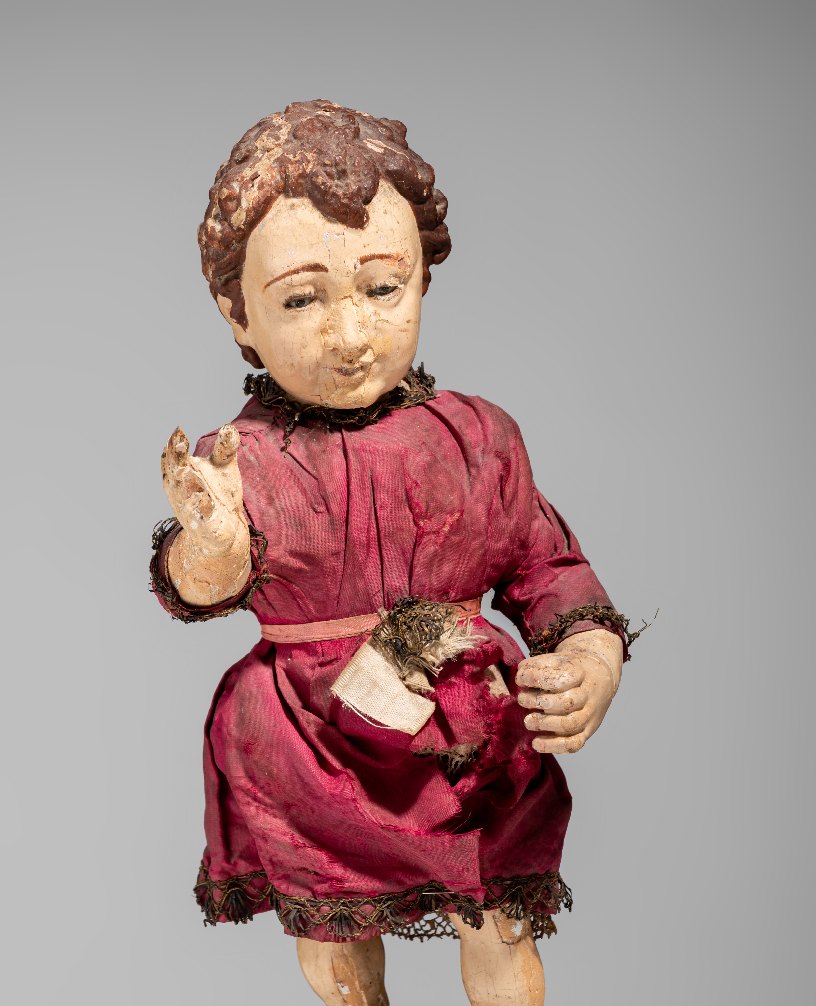 A polychrome wooden Child Jesus as the Salvator Mundi, 18thC, Iberian Peninsula, H 42,5 cm - Image 7 of 9