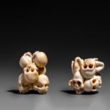 Two Japanese ivory okimono of a stack of skulls, late 19thC, H 4,3 - 3,6 cm, 24 - 23 g (+)