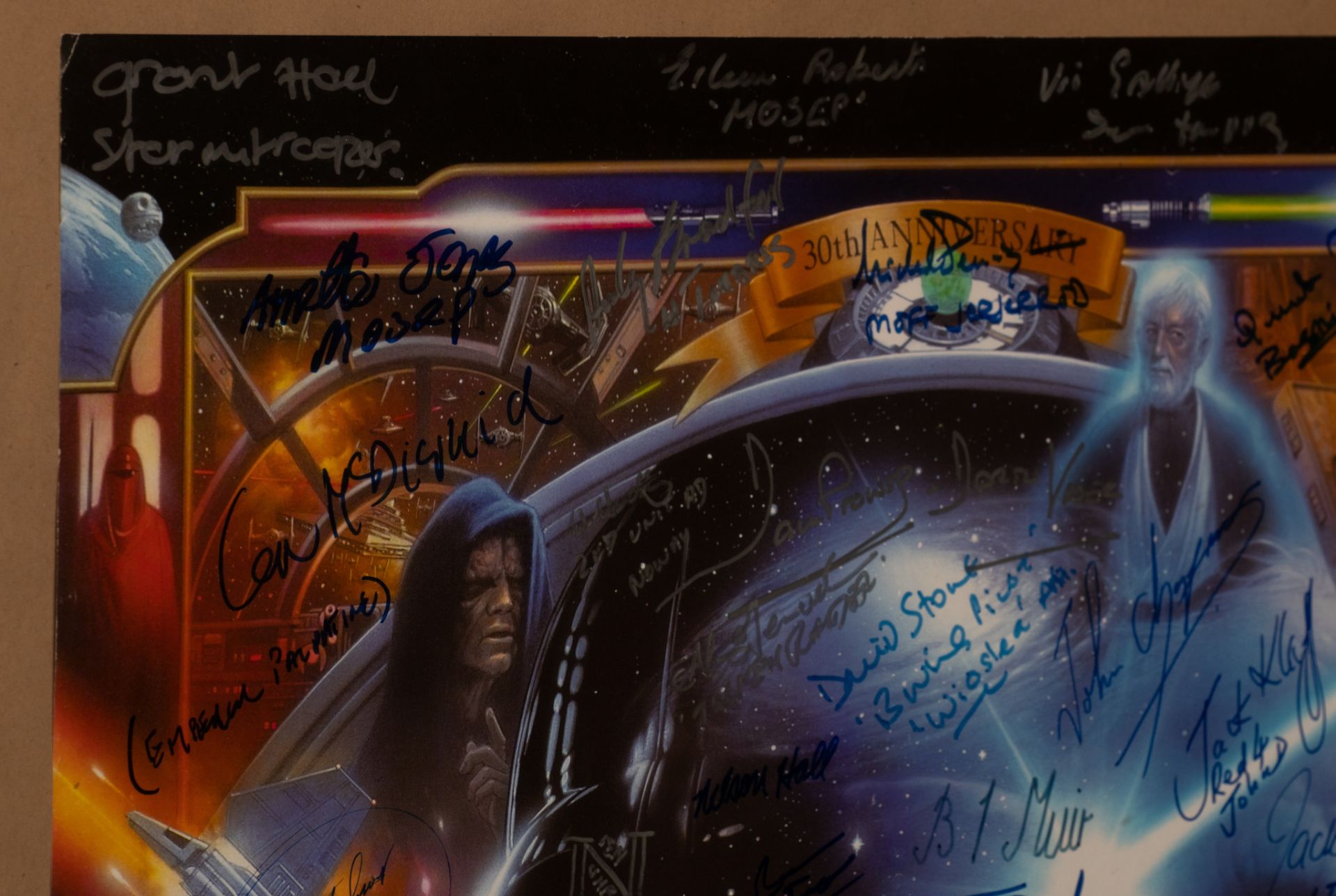 A 2007 Star Wars poster bearing 98 signatures of the characters, 61 x 91 cm - Bild 4 aus 13