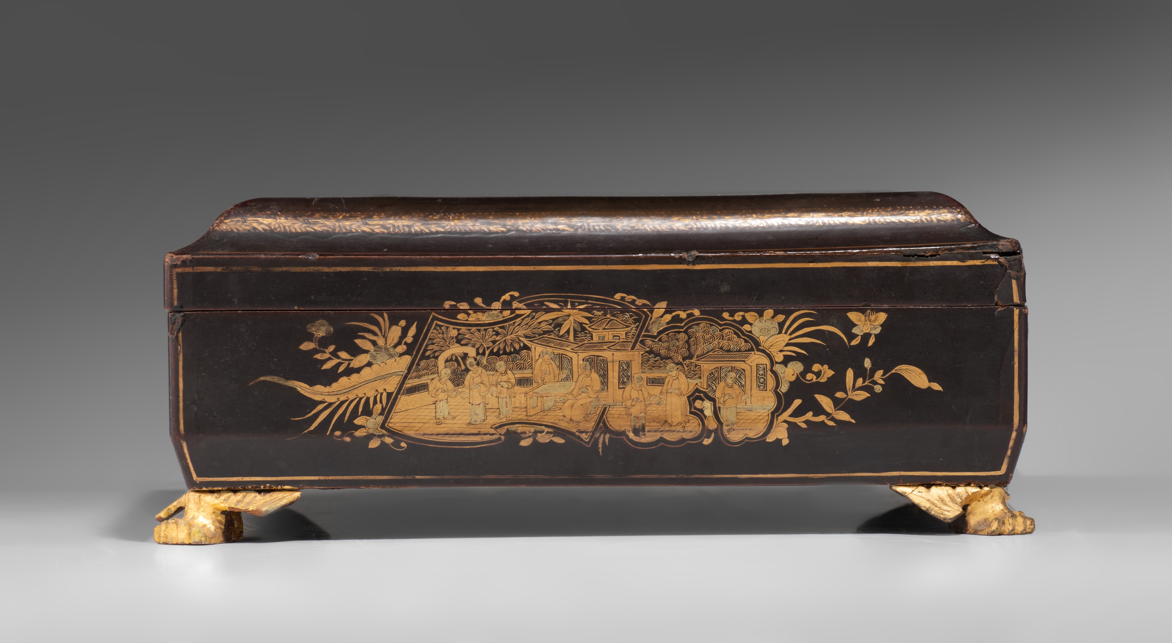 A South-Chinese export gilt and black lacquer game box, 19thC, H 12 - 35 x 30 cm - Image 7 of 10