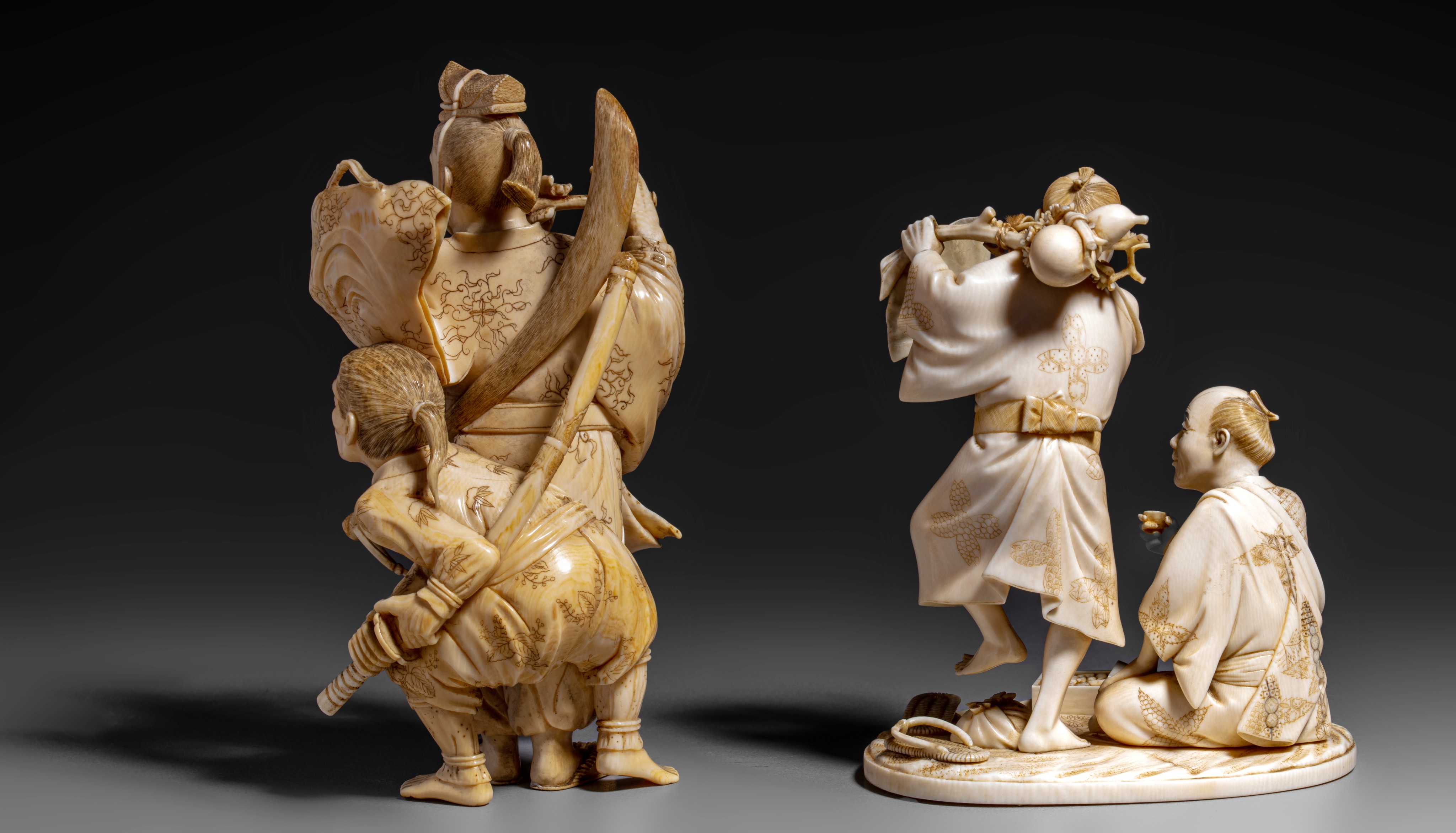 Two Japanese ivory okimono of a group of figures, H 11,2 cm - 13,3 cm, 195 - 233 g (+) - Image 3 of 7