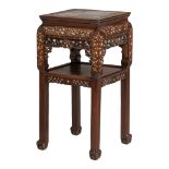 An (Indo-)Chinese carved and inlaid stand with a marble top, late Qing, H 82,5 cm