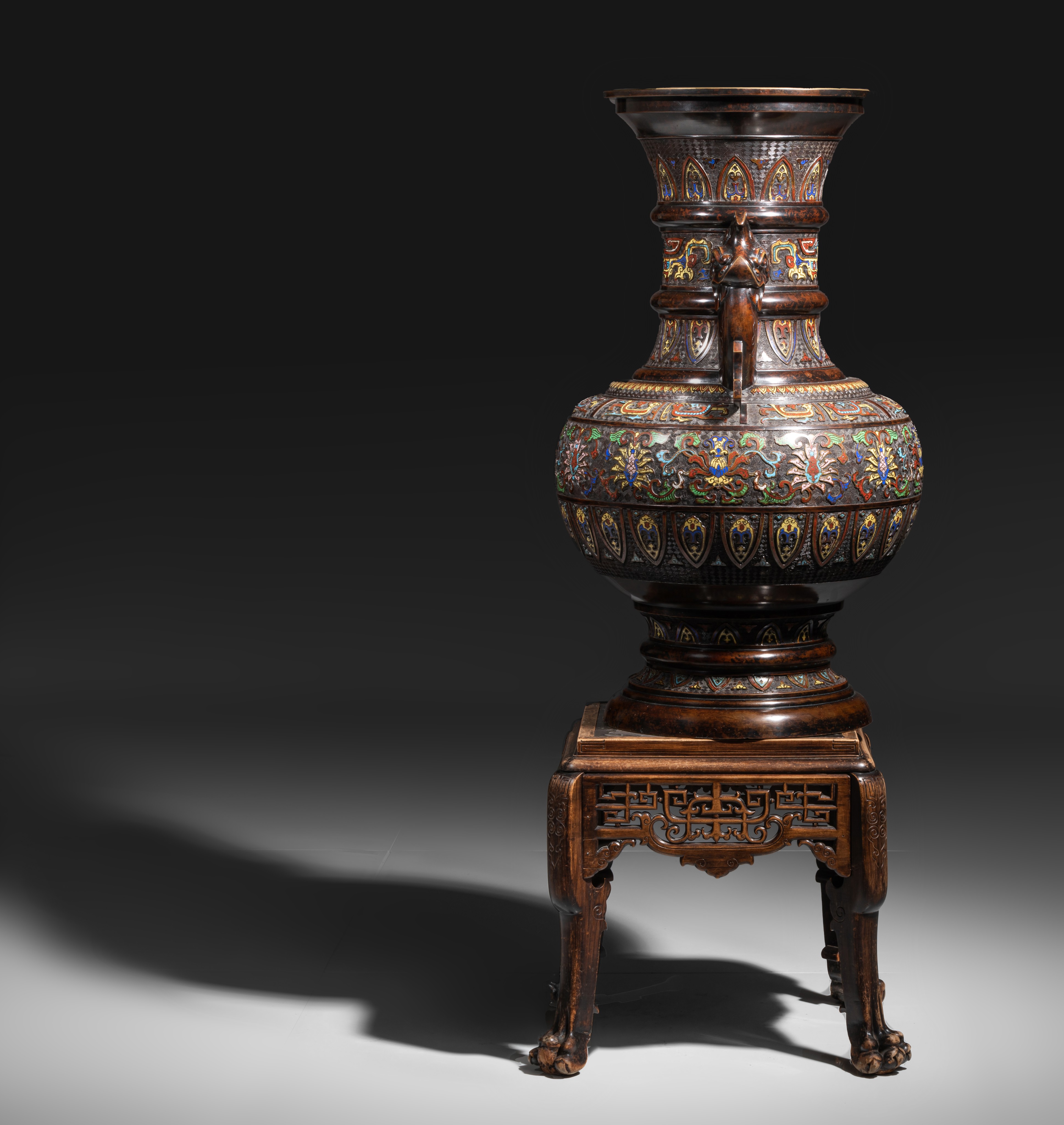 A large Japanese champlevé enamelled bronze vase, late Meiji, paired with beast handles, H 111,5 cm - Image 5 of 11