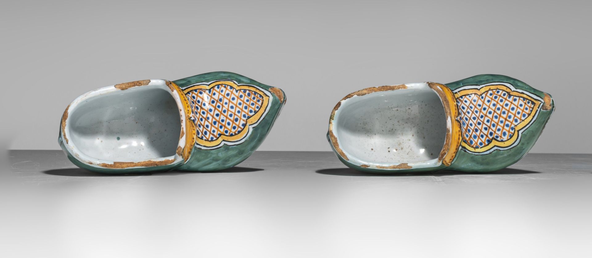 A pair of 18thC Dutch Delft miniature shoes, polychrome decorated, H 7 cm - Image 8 of 8