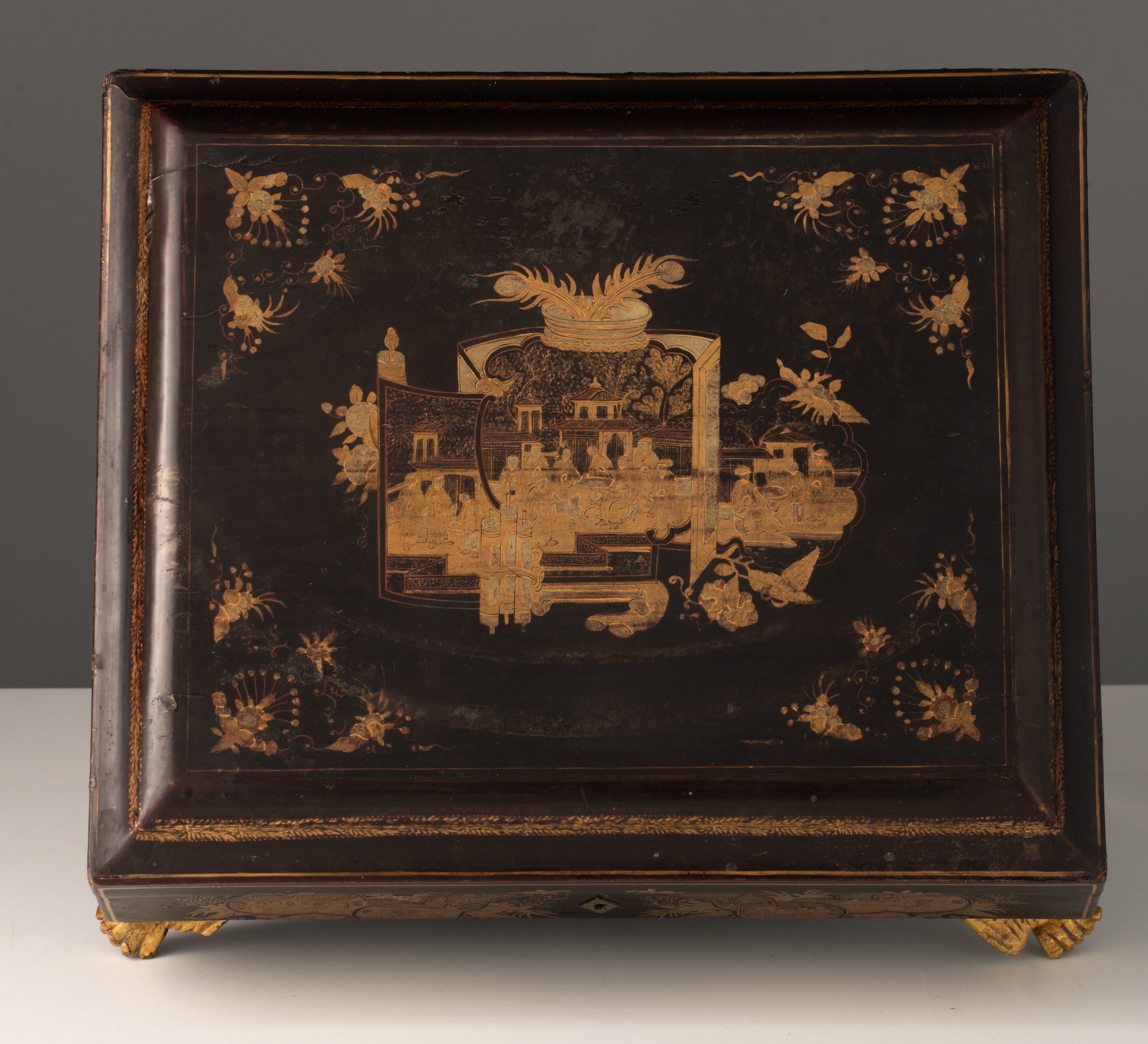 A South-Chinese export gilt and black lacquer game box, 19thC, H 12 - 35 x 30 cm - Image 5 of 10