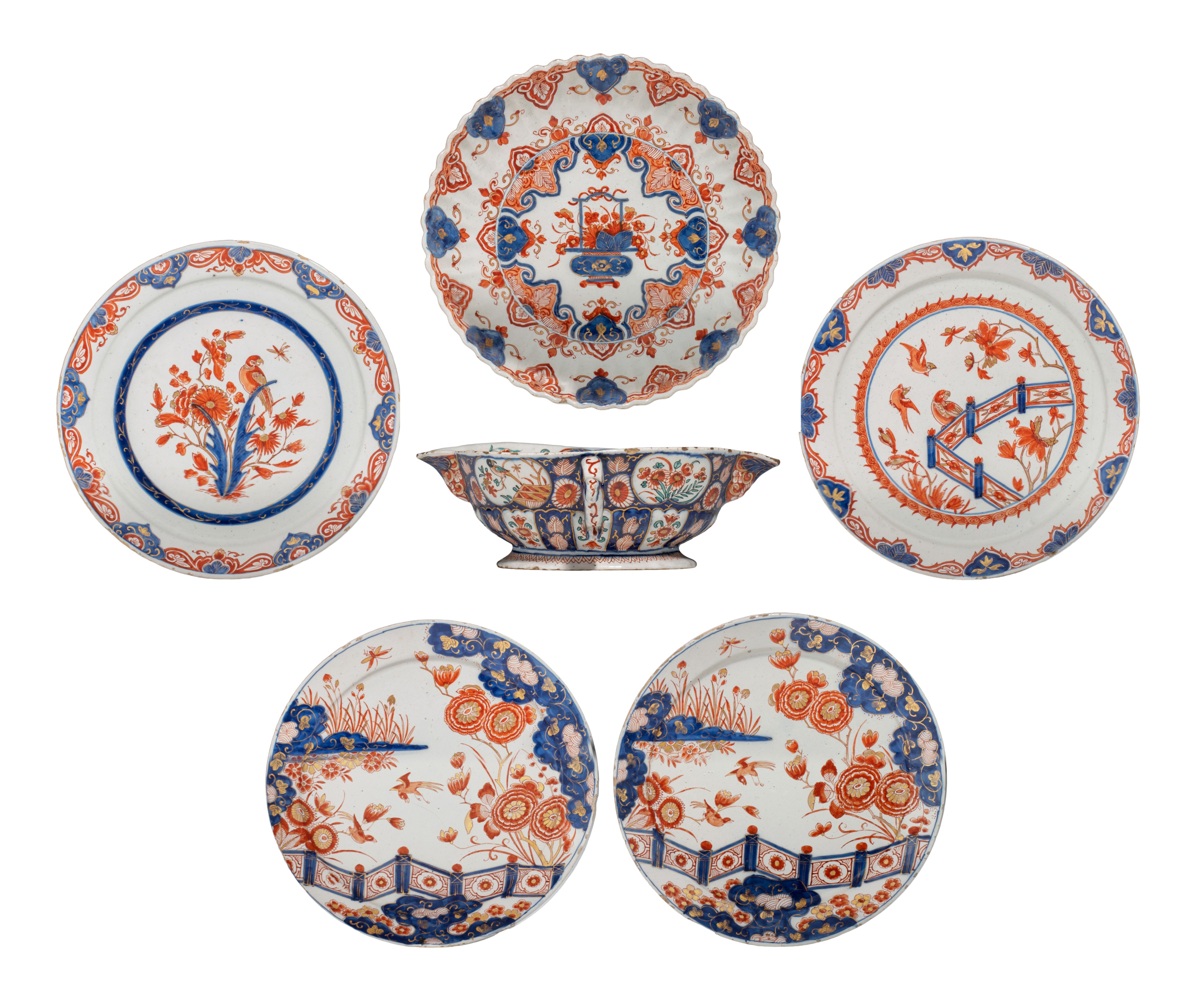 A various collection of 17th/18thC Dutch Delft Imari-style plates and a saucer, ø 22 / H 6 cm