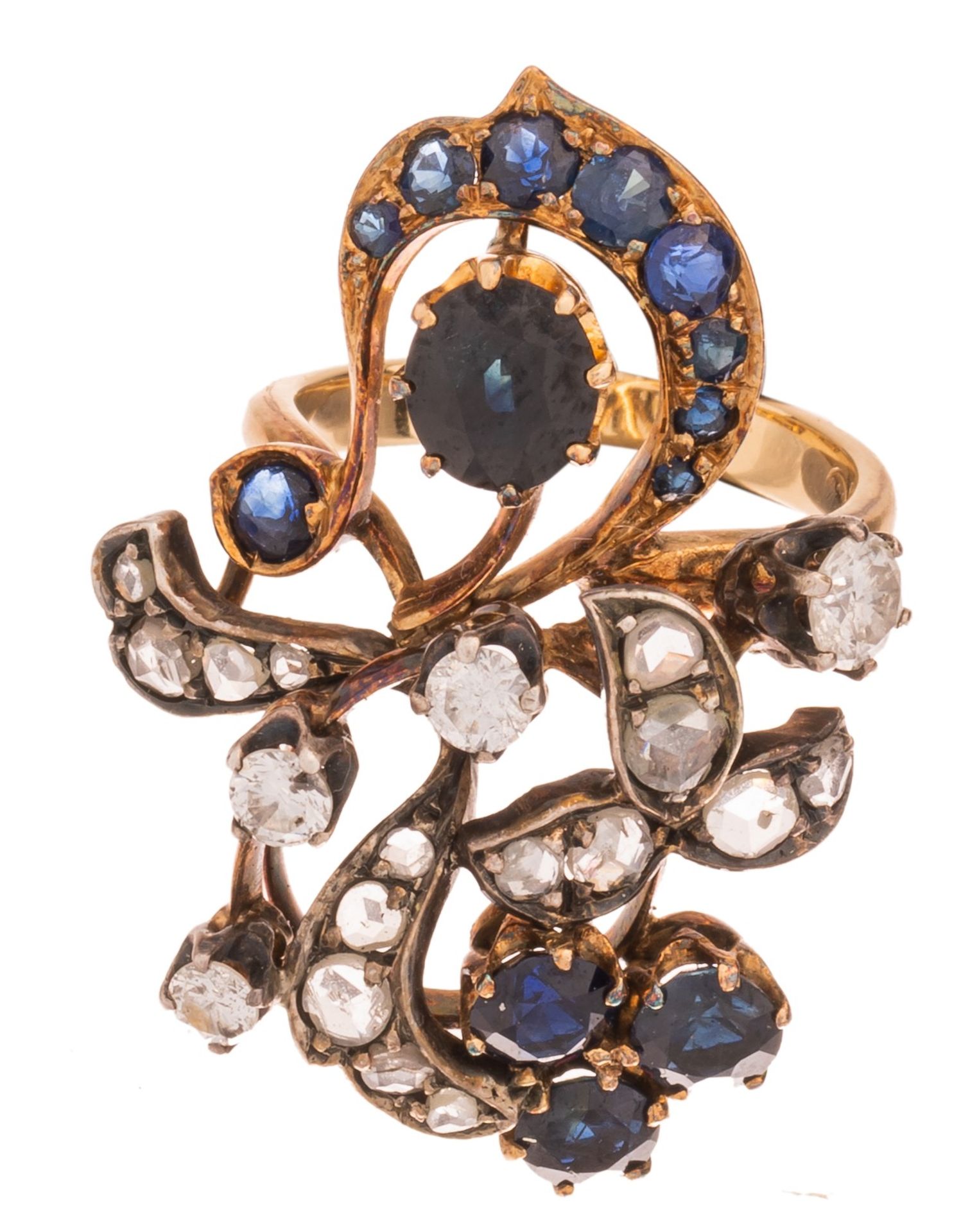 An Art Deco 18 ct yellow gold floral-shaped ring, set with a blue sapphire and diamonds, 8,5 g - Image 3 of 8