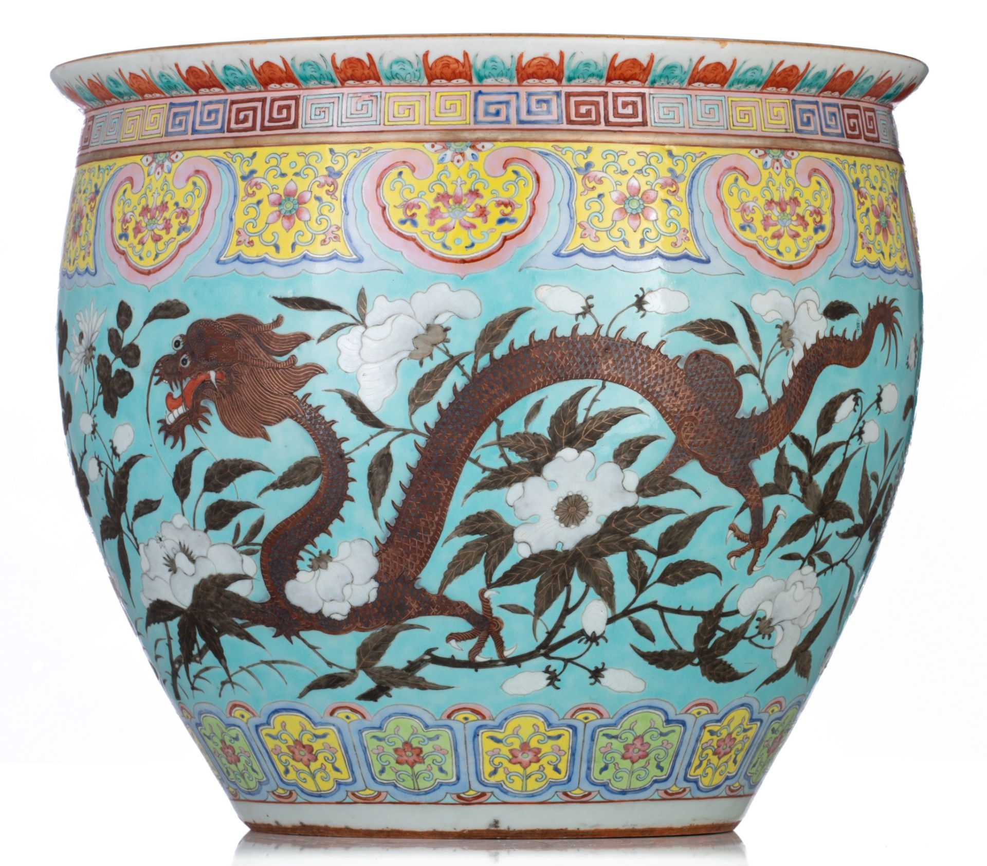 A Chinese famille rose 'Dragon' fishbowl, 19thC, H 35,5 cm