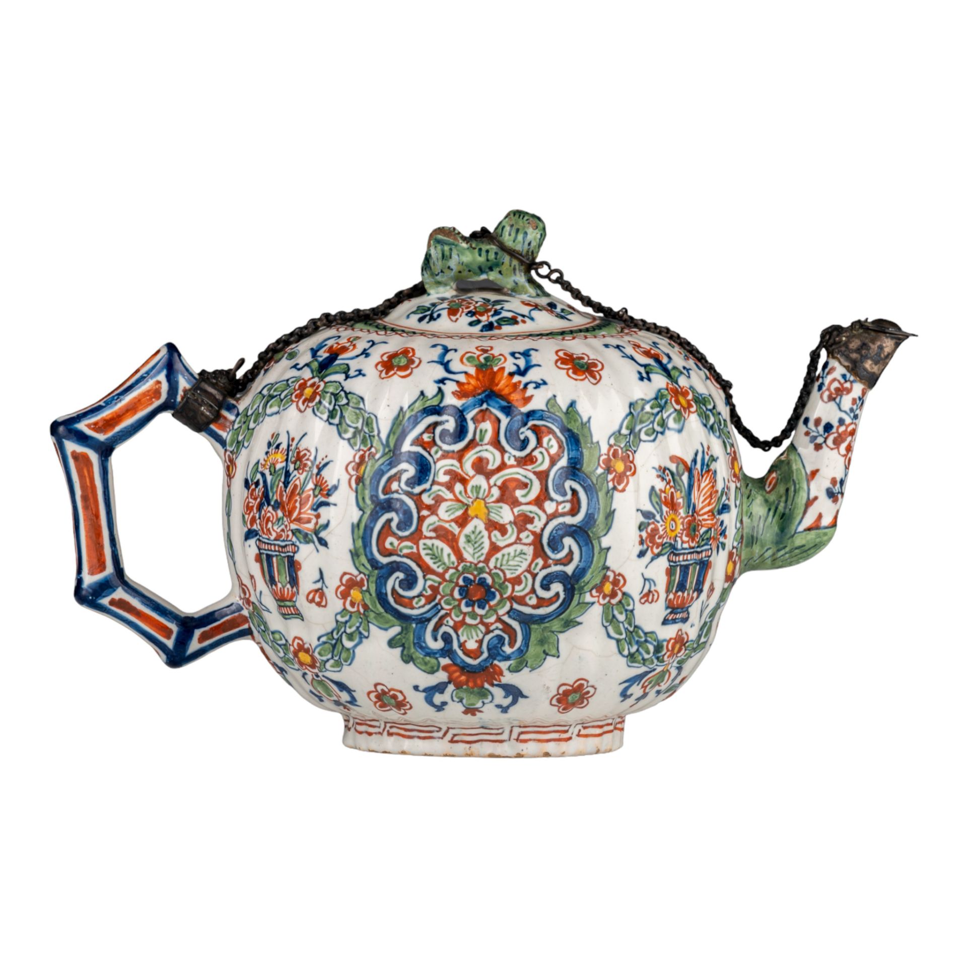 An 18thC Dutch Delft Kakiemon-style teapot, marked Lambertus van Eenhoorn, H 12 cm