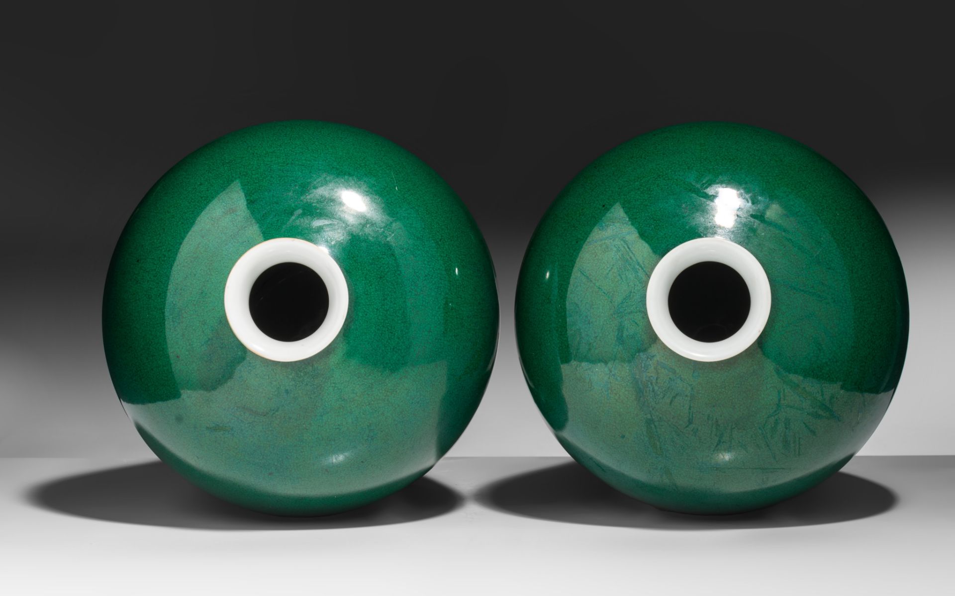 A pair of Chinese monochrome-green glazed meiping vases, with a Yongzheng mark, 20thC, H 38 cm - Bild 6 aus 9