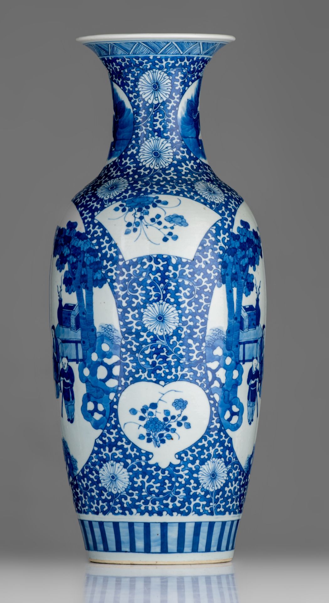 A Chinese blue and white 'Figural' vase, 20thC, H 45,5 cm - Bild 3 aus 7