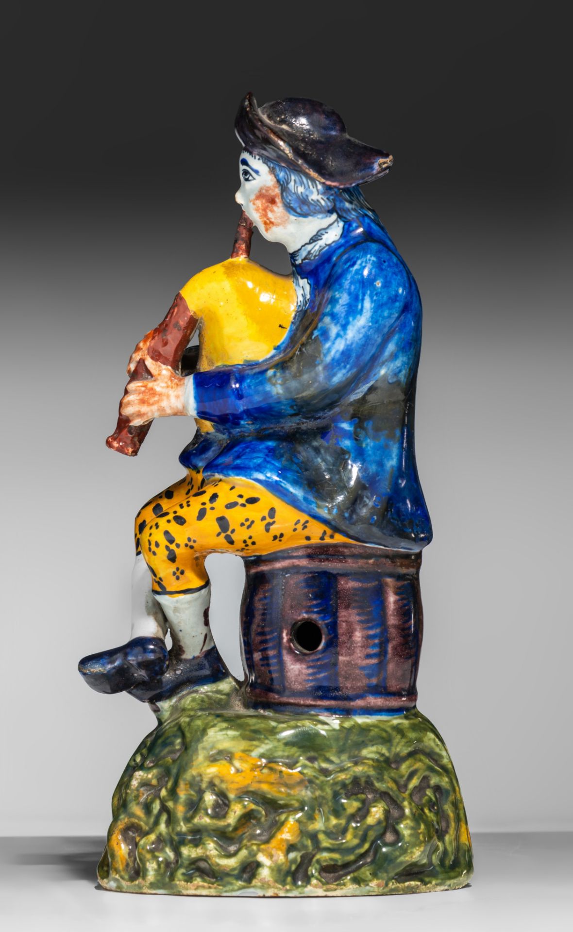 An 18thC Dutch Delft polychrome decorated figurine of a bagpiper, H 21 cm - Bild 5 aus 10