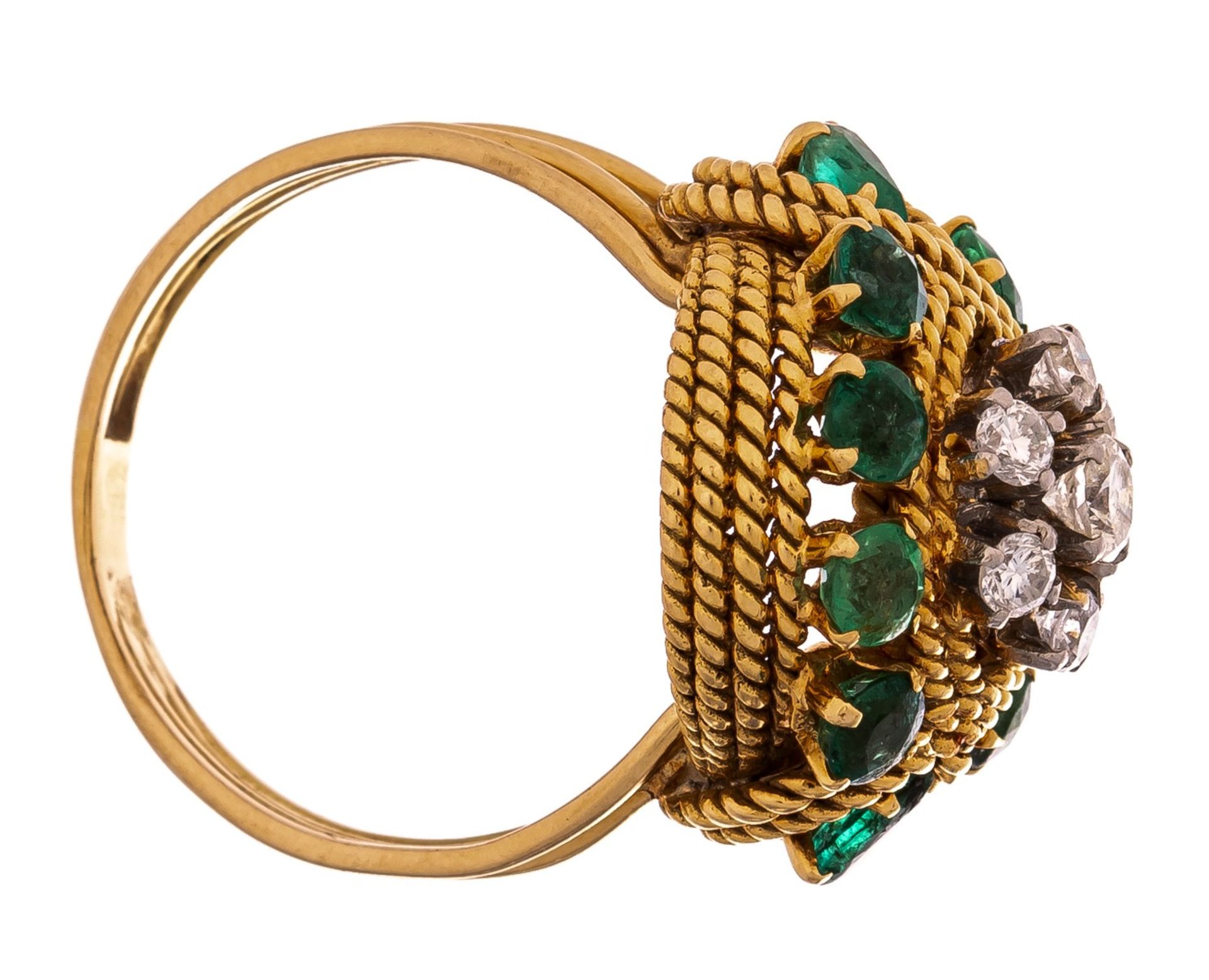 A ring in 18ct yellow braided gold, set with brilliant-cut diamonds and emeralds, 10,7 g - Image 2 of 5