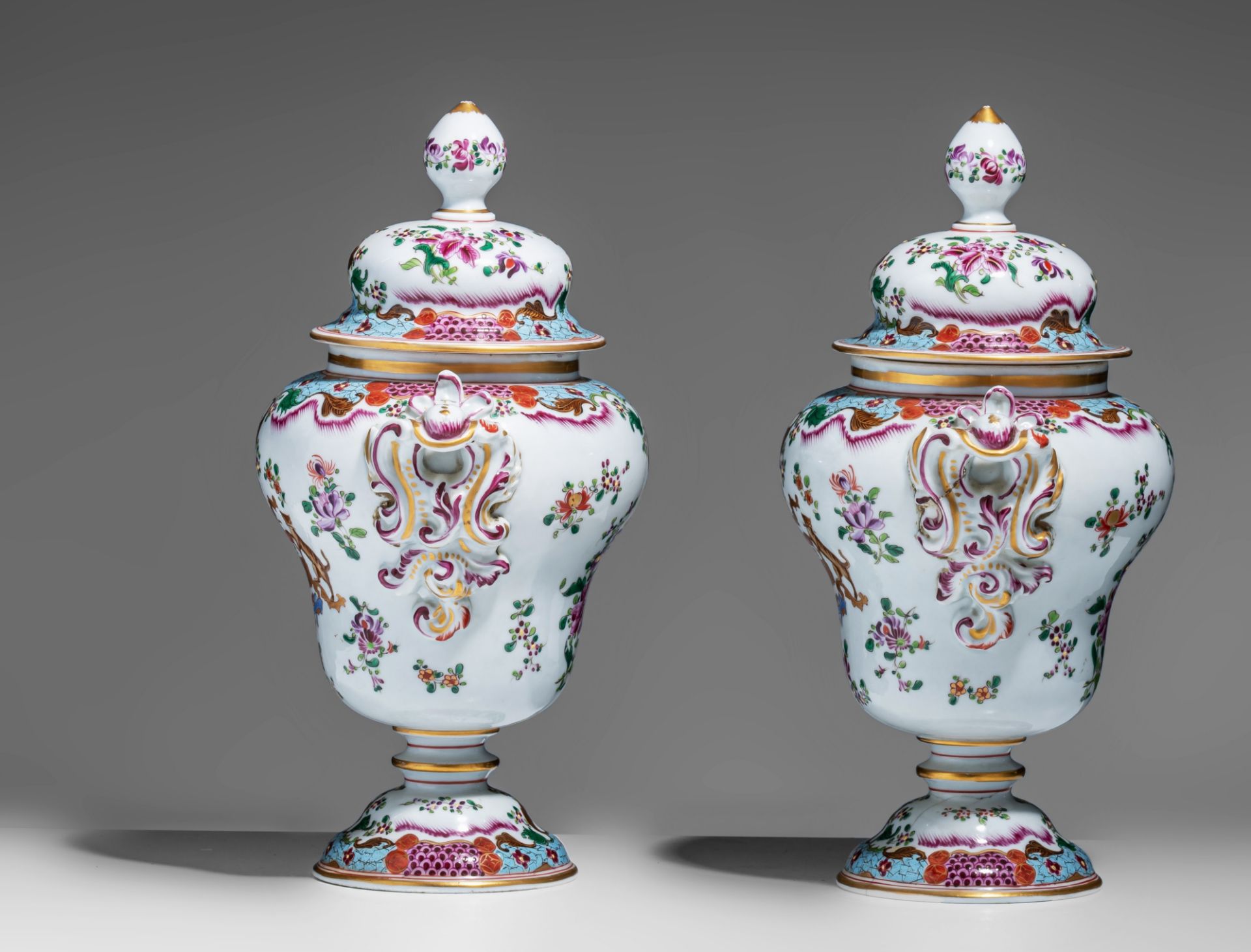 A pair of Samson armorial vases and a matching dish depicting a bird cage, H 34 - ø 23 cm - Image 4 of 15