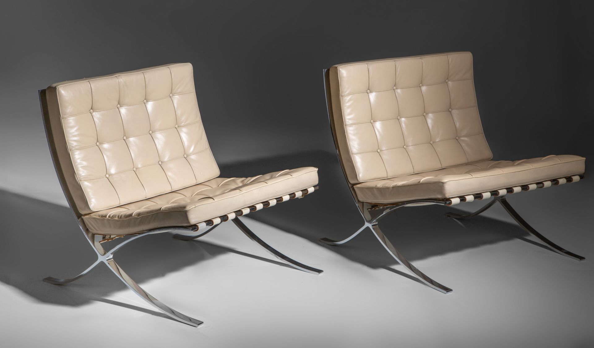 A pair of iconic Barcelona chairs by Ludwig Mies van der Rohe, Knoll International edition, '80s, H - Image 3 of 22