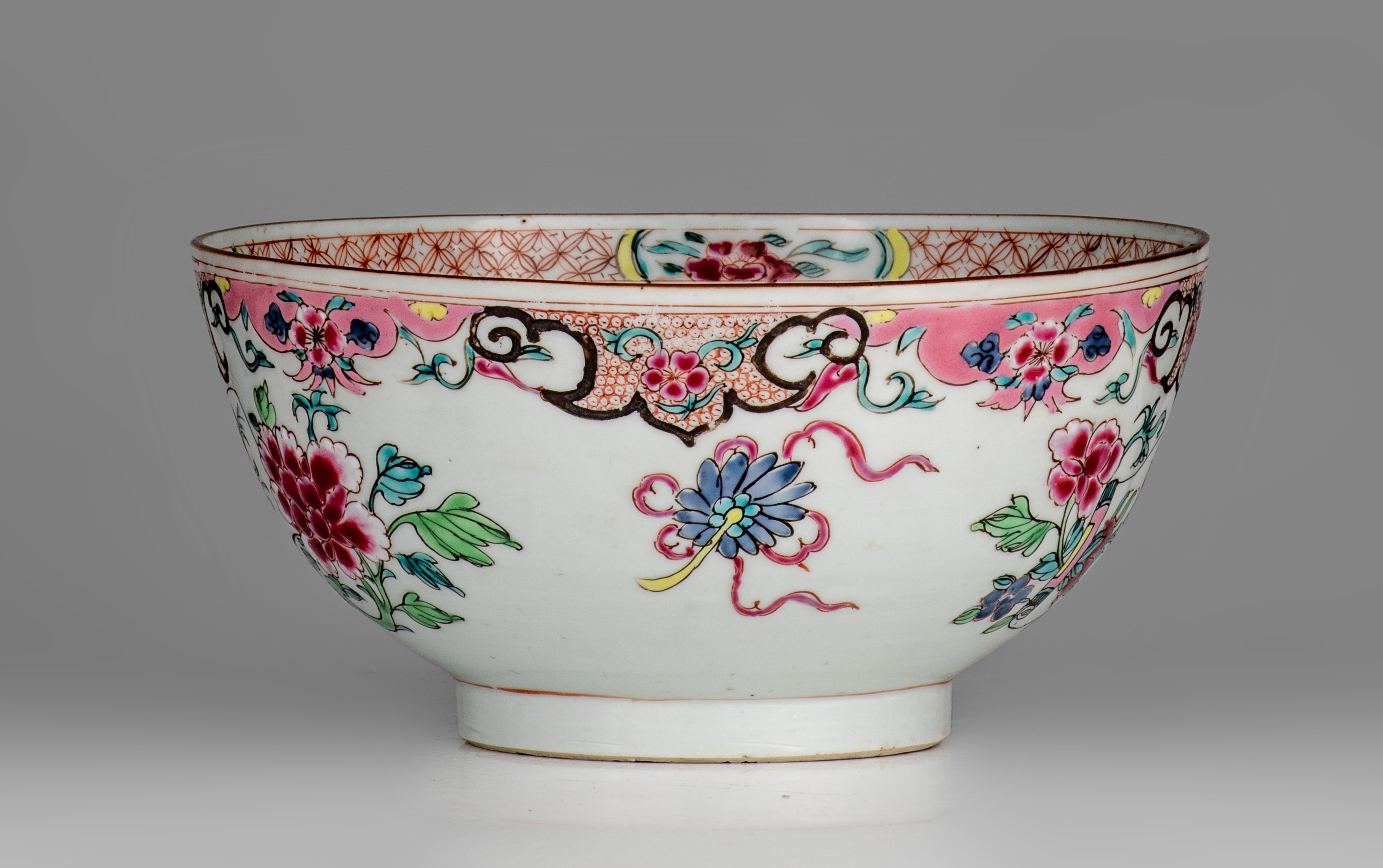 A collection of various Chinese porcelain ware, 18thC and later, largest ø 34,5 cm (5) - Image 39 of 45