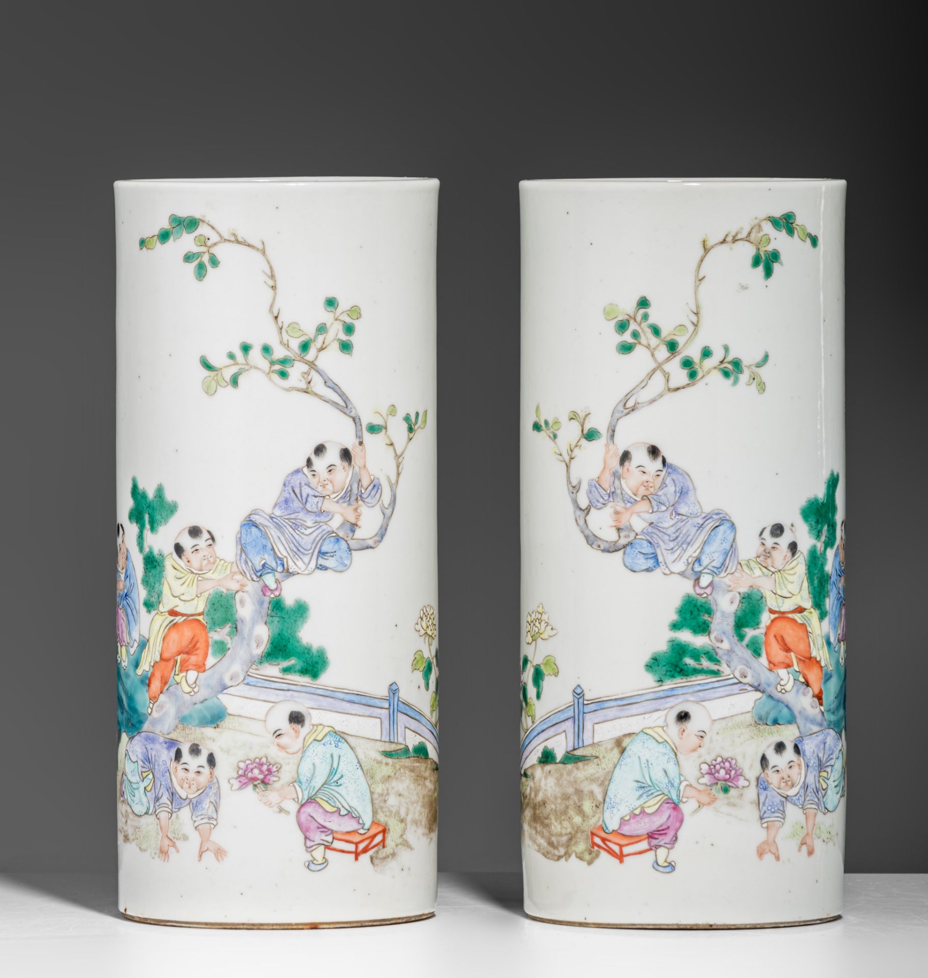 A pair of Chinese famille rose 'Playing boys' cylindrical vases, 19thC/Republic period, H 27,5 cm - Image 2 of 7