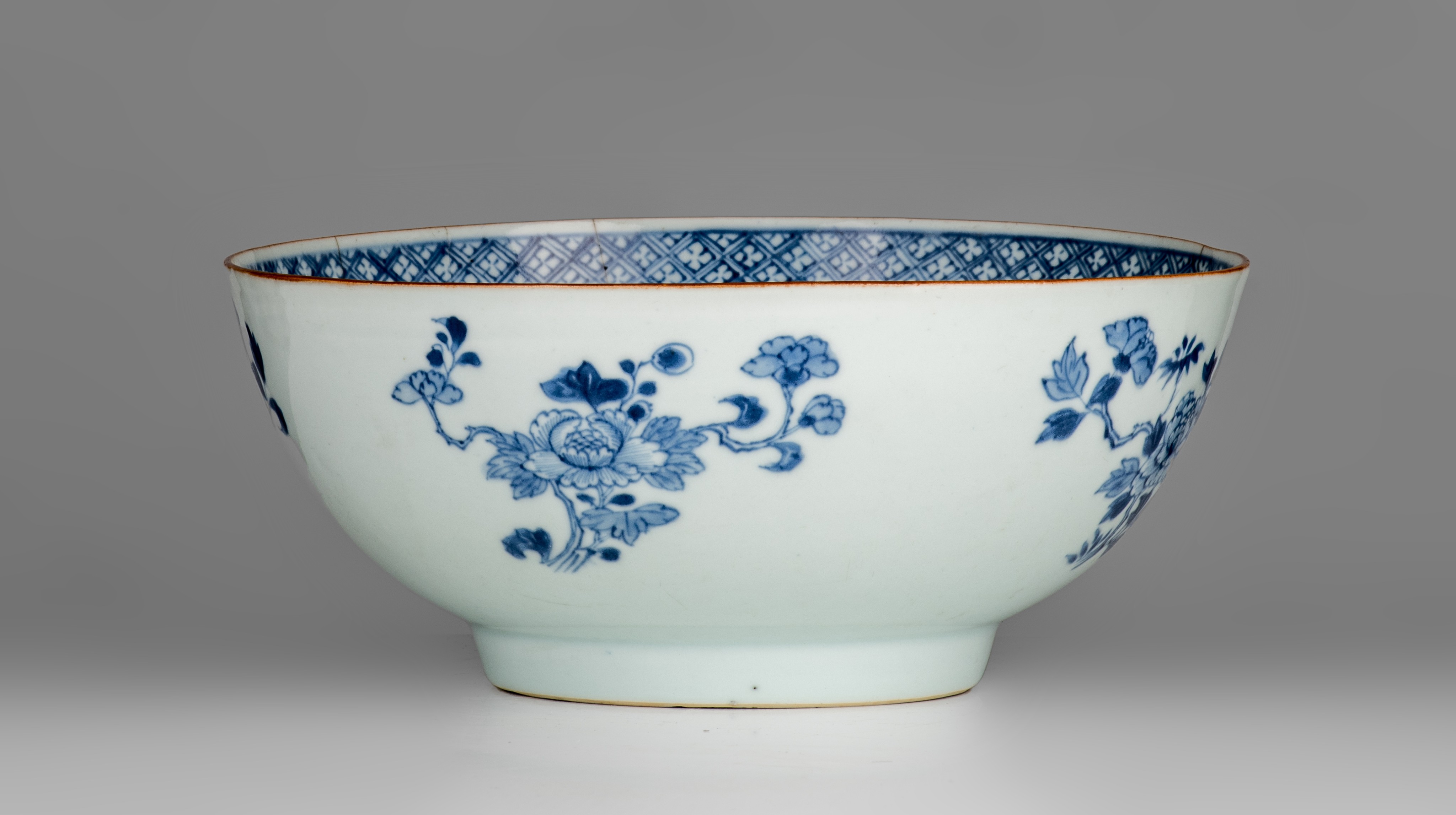 A collection of various Chinese porcelain ware, 18thC and later, largest ø 34,5 cm (5) - Image 14 of 45