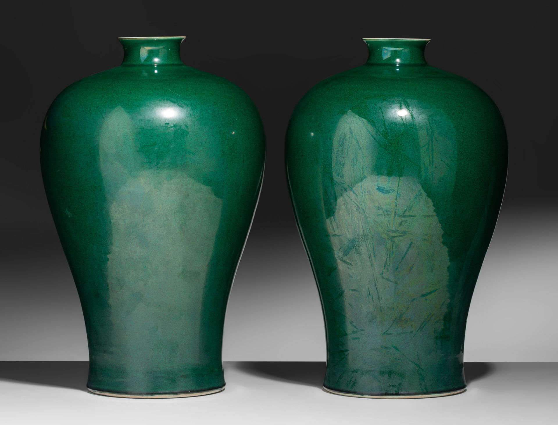 A pair of Chinese monochrome-green glazed meiping vases, with a Yongzheng mark, 20thC, H 38 cm - Bild 3 aus 9