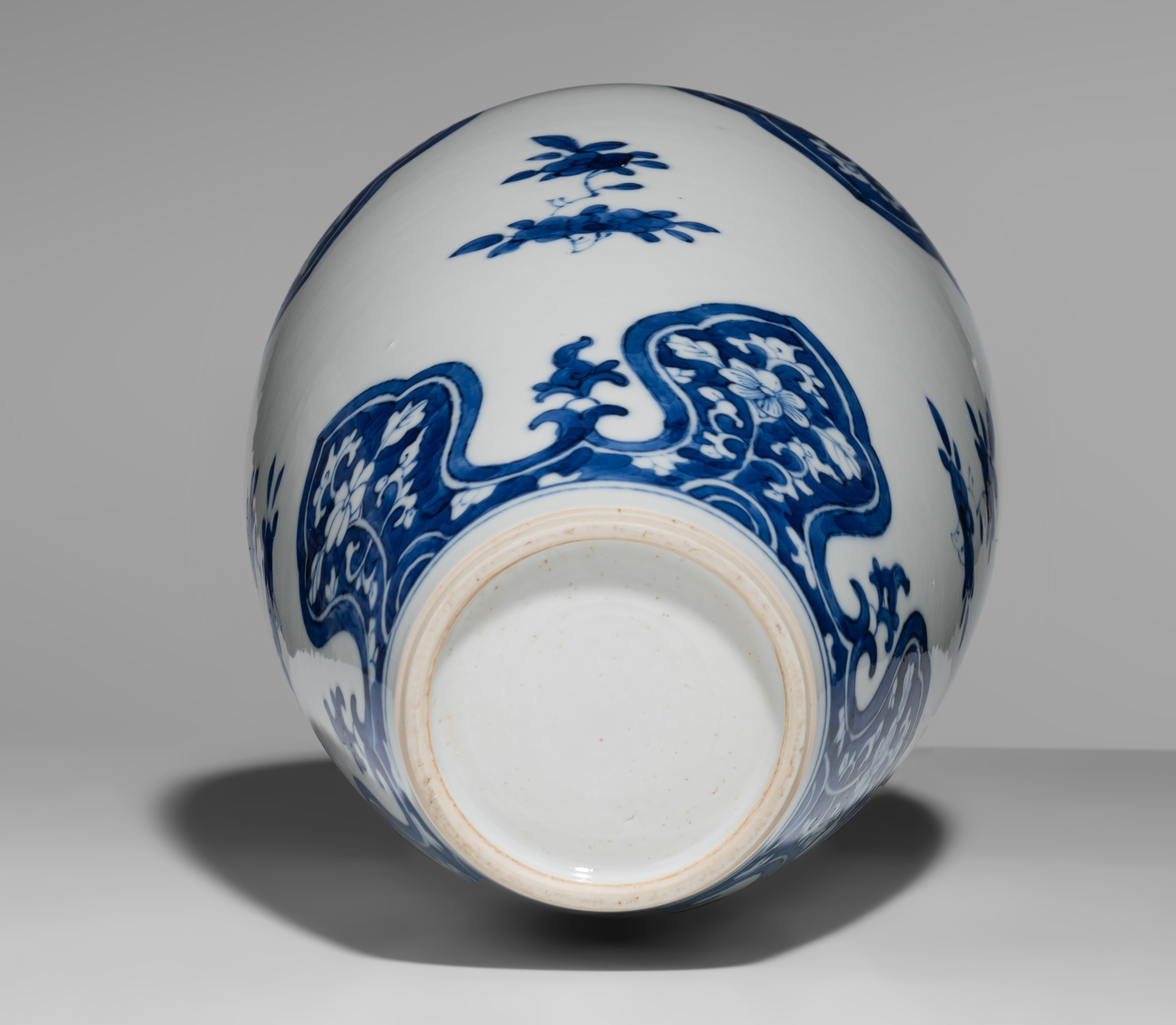 A Chinese blue and white jar, Kangxi period, H 24 cm - Image 7 of 7