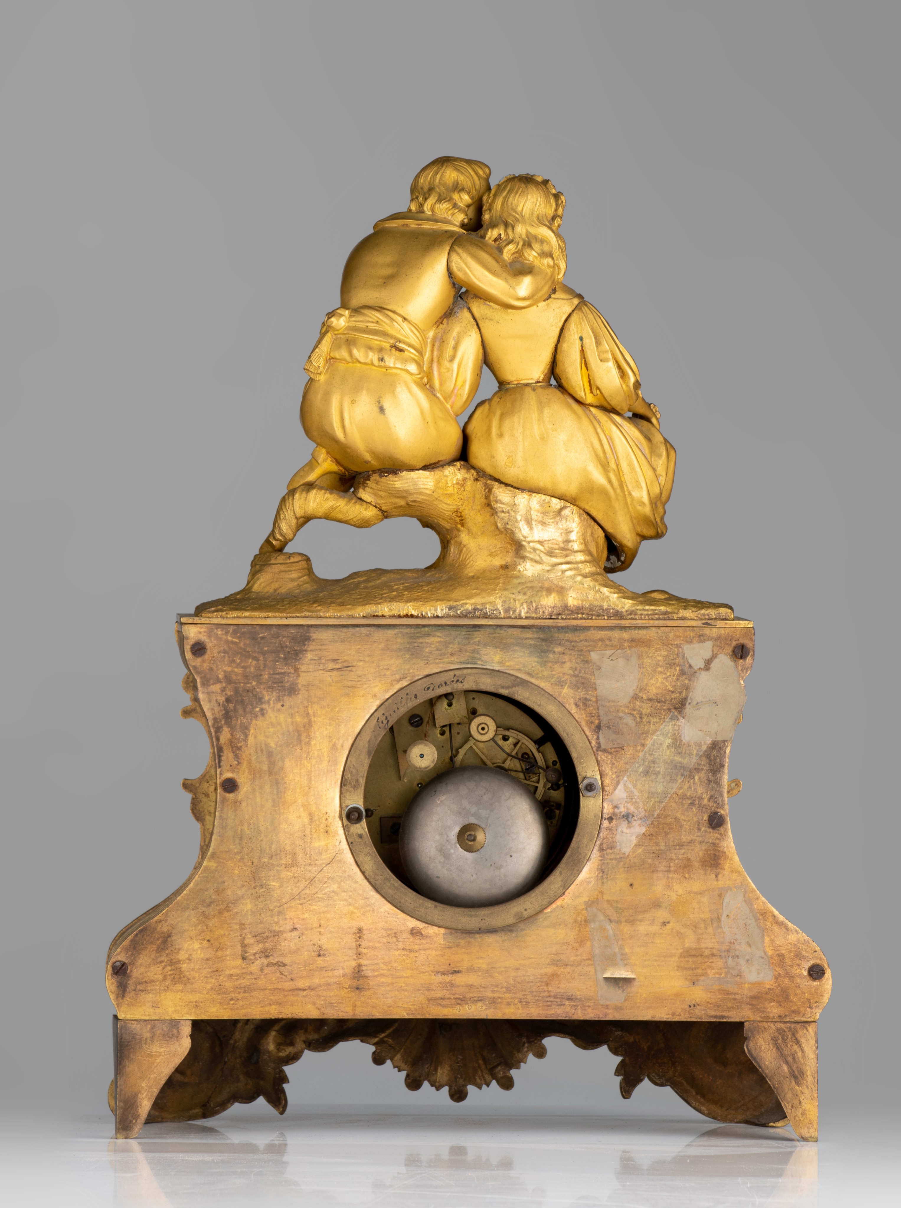 A Charles X gilt bronze mantle clock by Henri Robert, with a gallant scene, mid 19thC, H 38,5 cm - Image 4 of 9