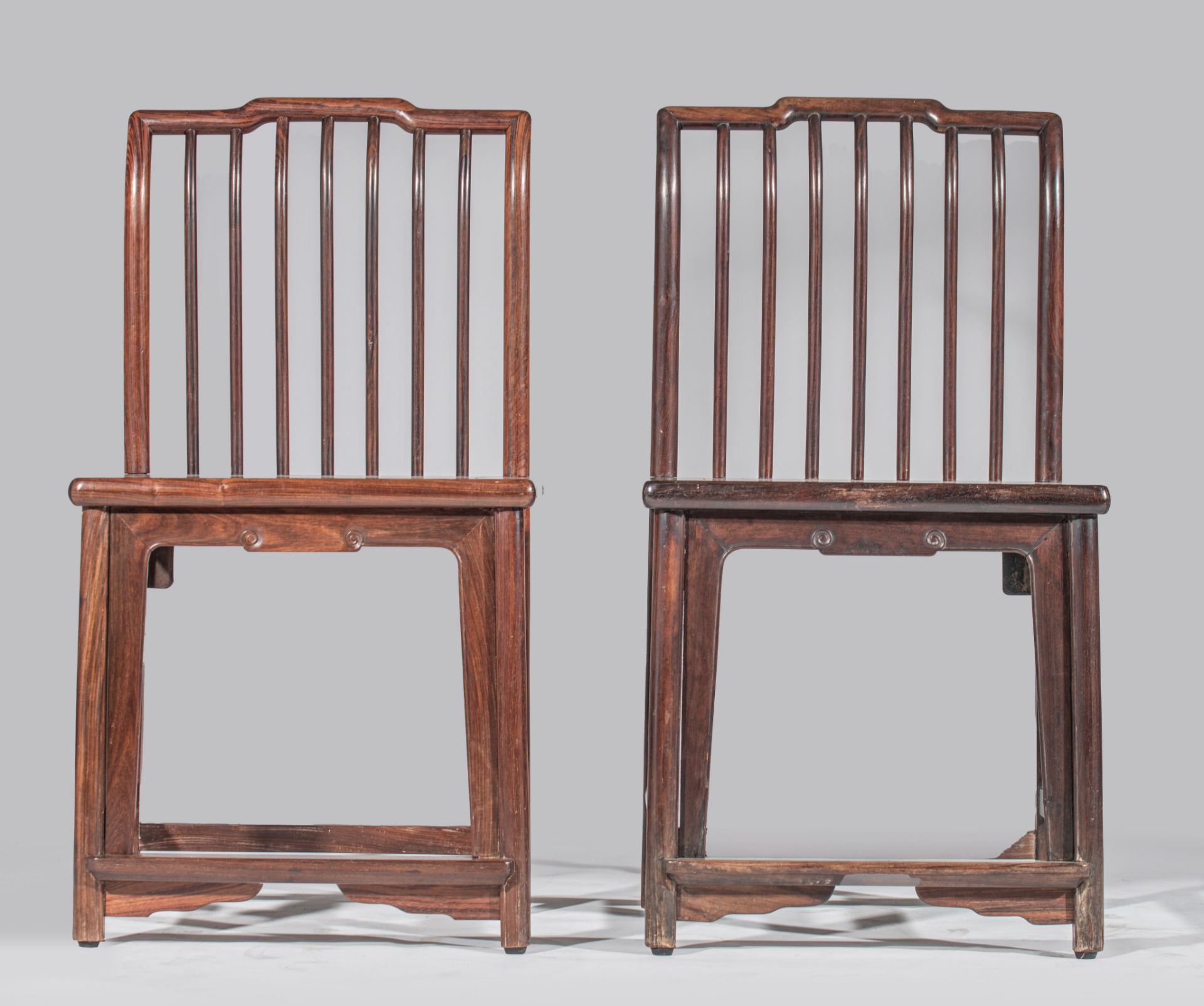 A pair of Chinese hardwood spindle back chairs, Republic period, H 92 - W 52,5 - D 40 cm - Image 3 of 8