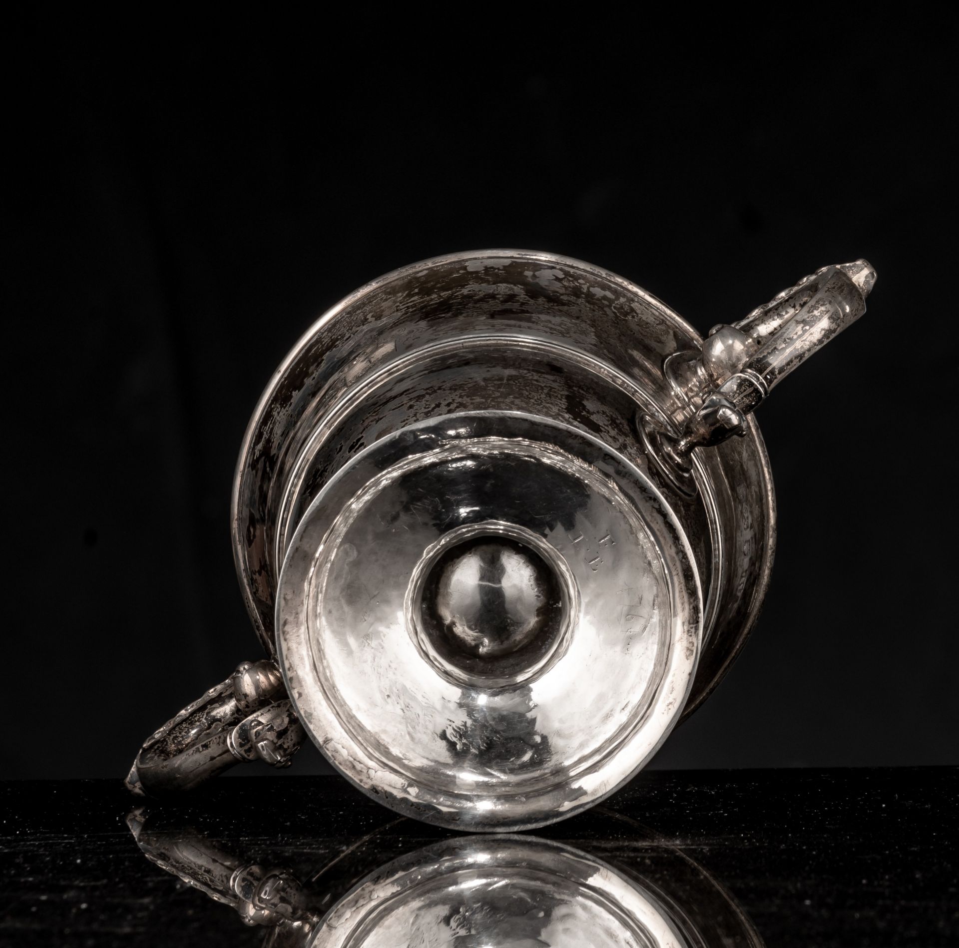 An 18thC English silver beaker, London hallmarks, H 15 cm, weight: 488 g - Image 6 of 9