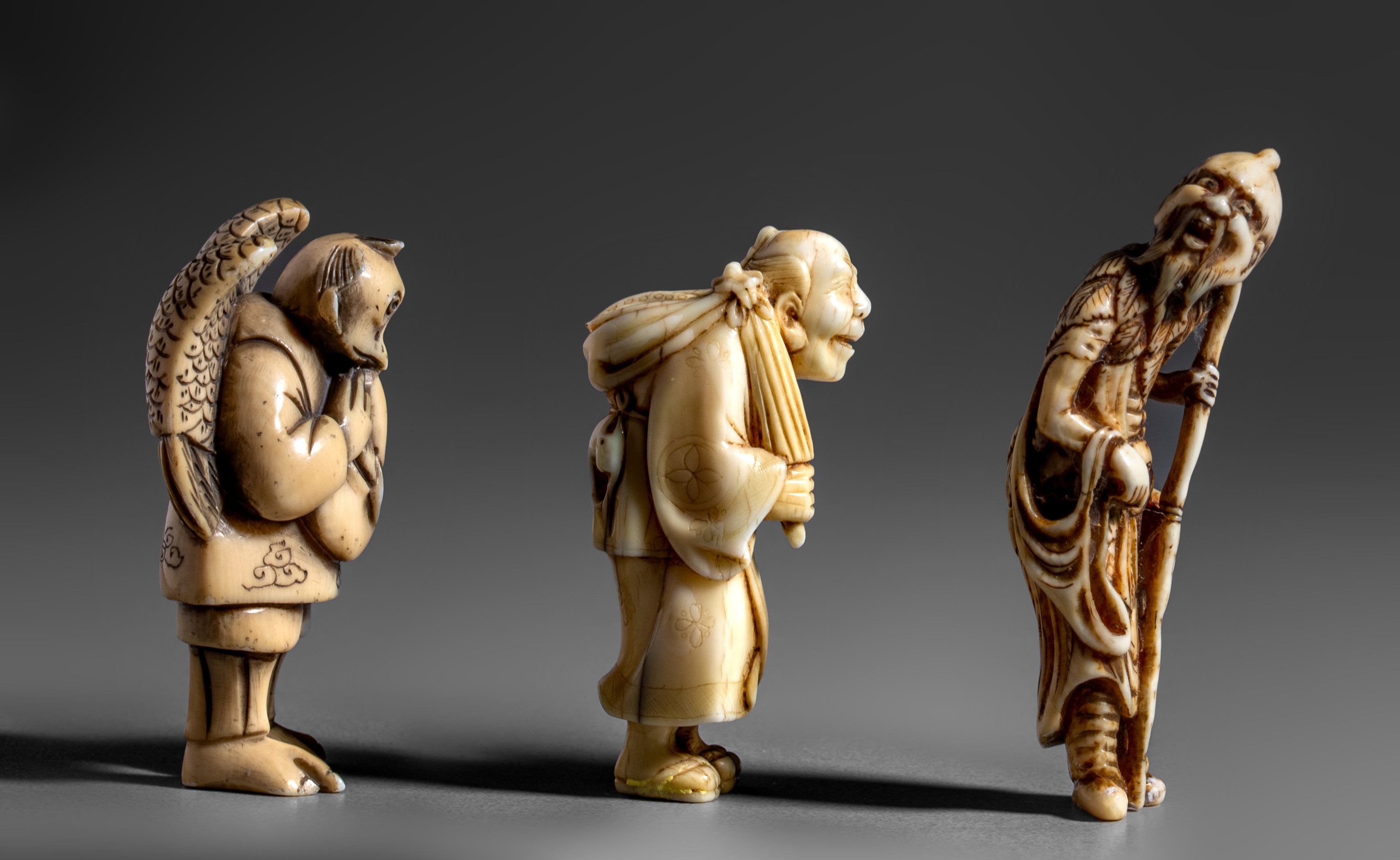 Three Japanese netsuke, Meiji period, H 5,1 - 5,1 - 5,8 cm / 14g - 23g - 12g (+) - Image 4 of 5