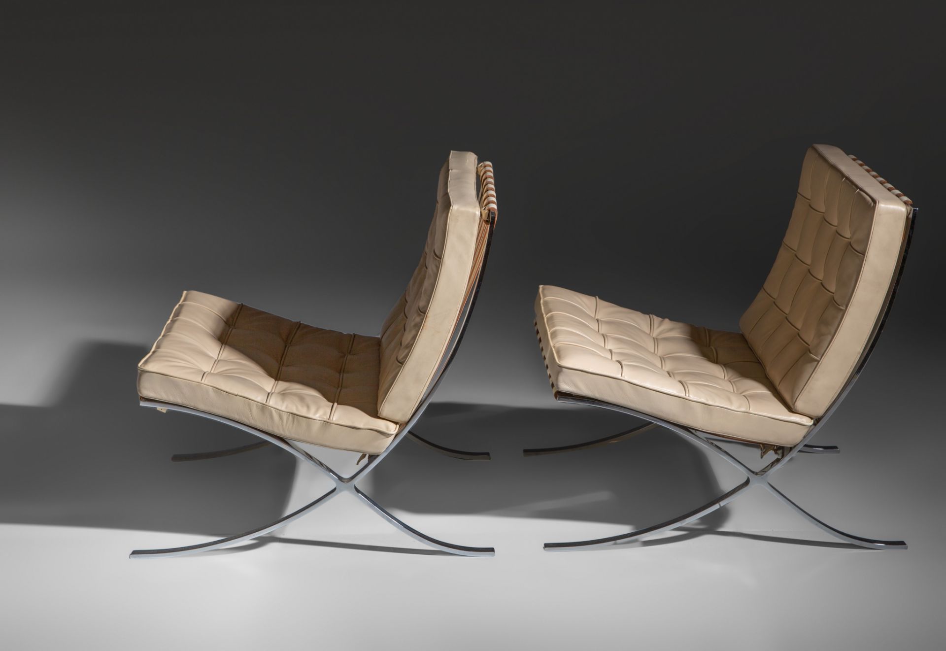 A pair of iconic Barcelona chairs by Ludwig Mies van der Rohe, Knoll International edition, '80s, H - Image 5 of 22