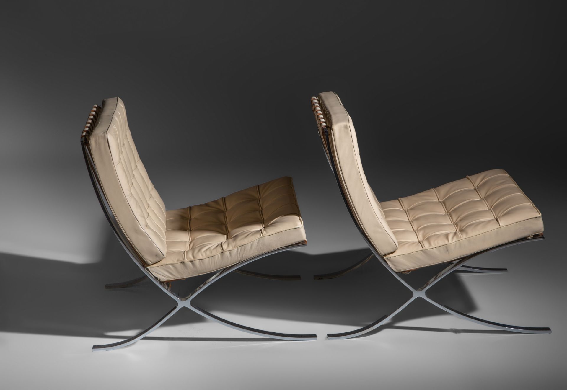 A pair of iconic Barcelona chairs by Ludwig Mies van der Rohe, Knoll International edition, '80s, H - Image 7 of 22
