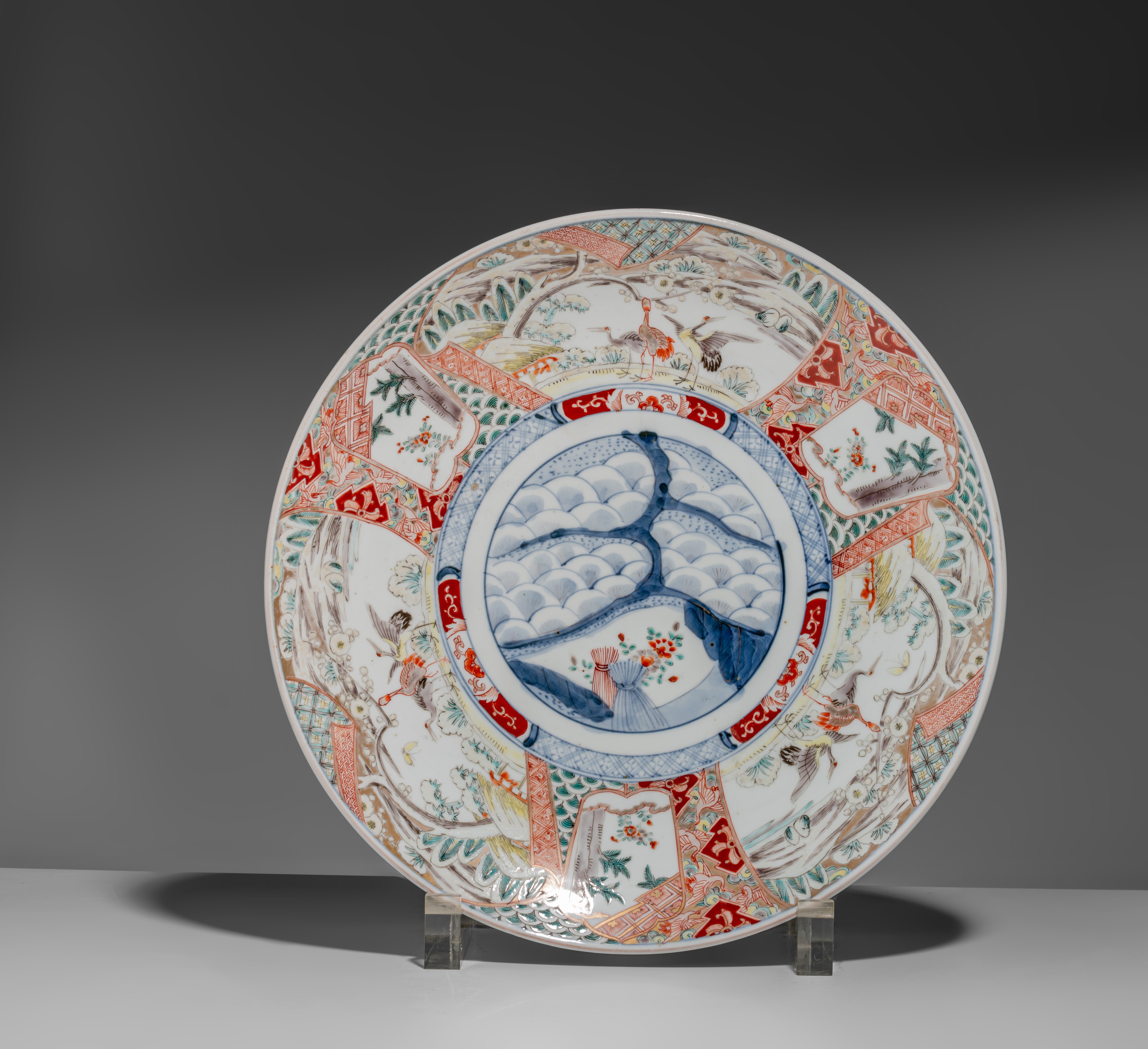 Two fine Japanese Imari 'Shishi' plates, Meiji, ø cm - Image 4 of 5