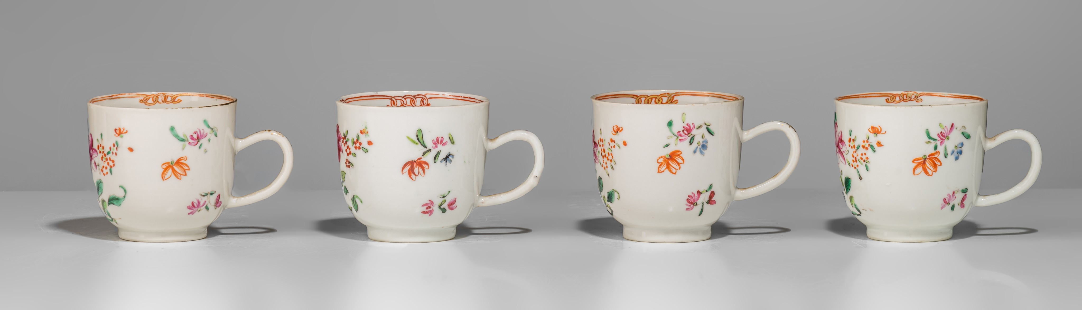 A collection of famille rose and gilt decorated export porcelain ware, 18thC, largest - H 12,5 - 34, - Image 17 of 20