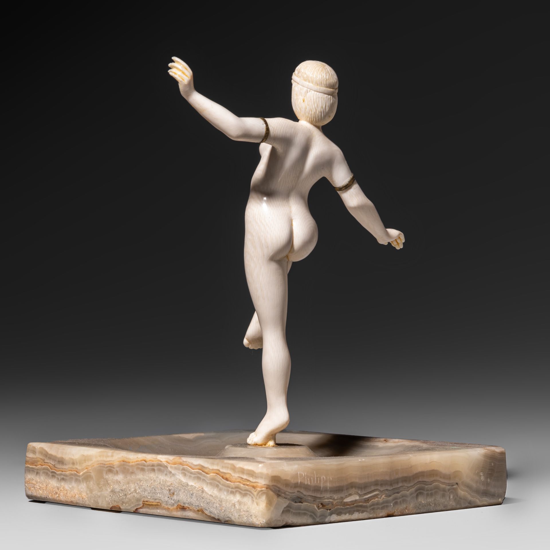 An Art Deco ivory statue of a dancer, H 19,5cm - ca. 1.425 g (incl. base) (+) - Image 4 of 8