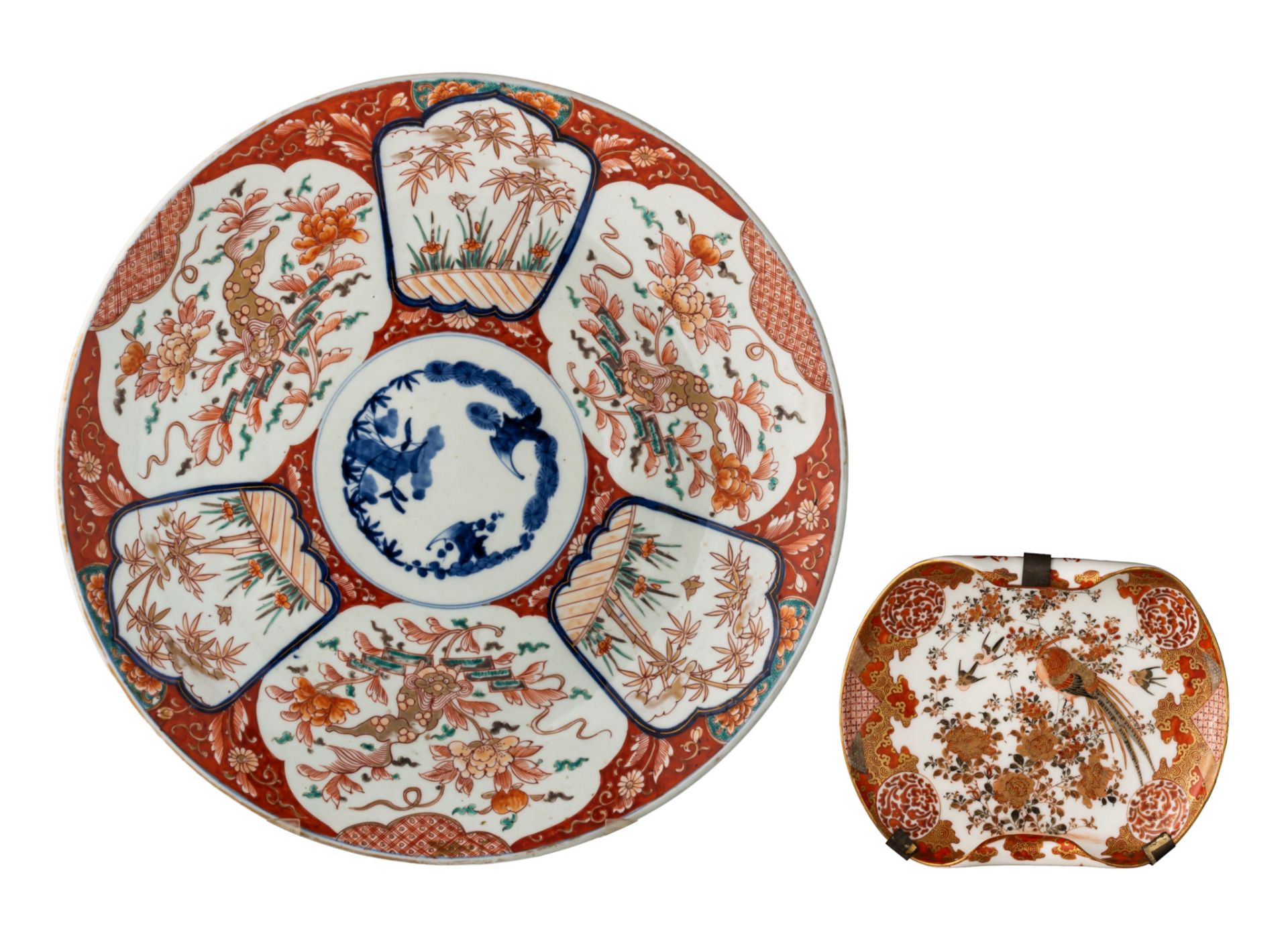 A Japanese Imari charger and a 'Rolled' plate, late 19thC, ø 47,5 (charger) - 22,5 x 18 cm (plate)