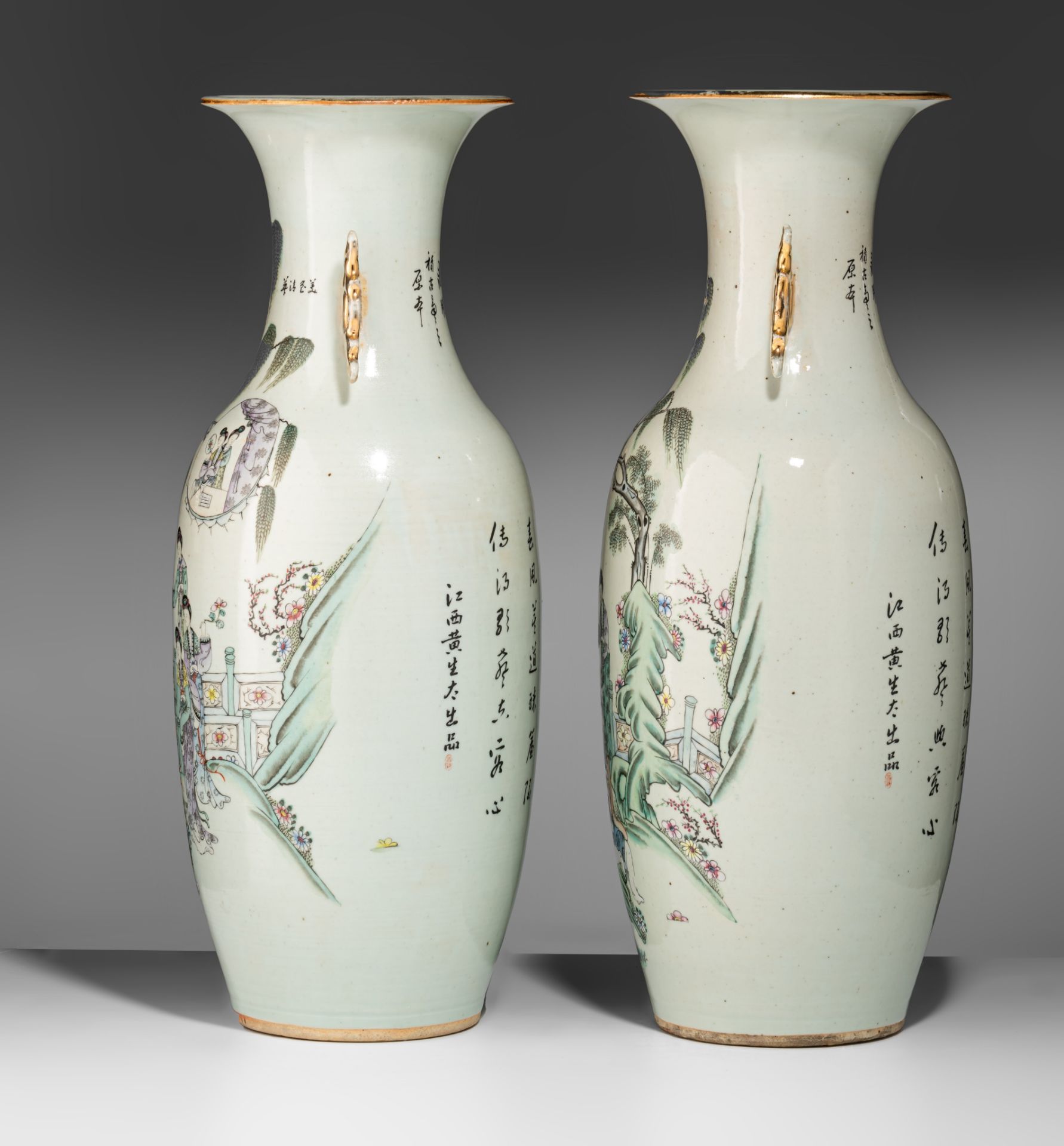 A pair of Chinese famille rose vases, with a signed text, paired with lingzhi handles, Republic peri - Bild 3 aus 7