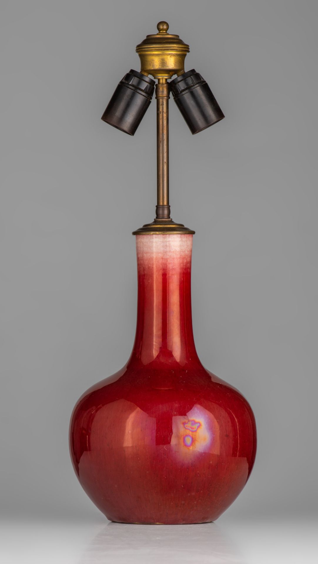 A Chinese sang-de-boeuf glazed bottle vase with mounts, late 18thC/ early 19thC Total H 53 cm - Bild 2 aus 14