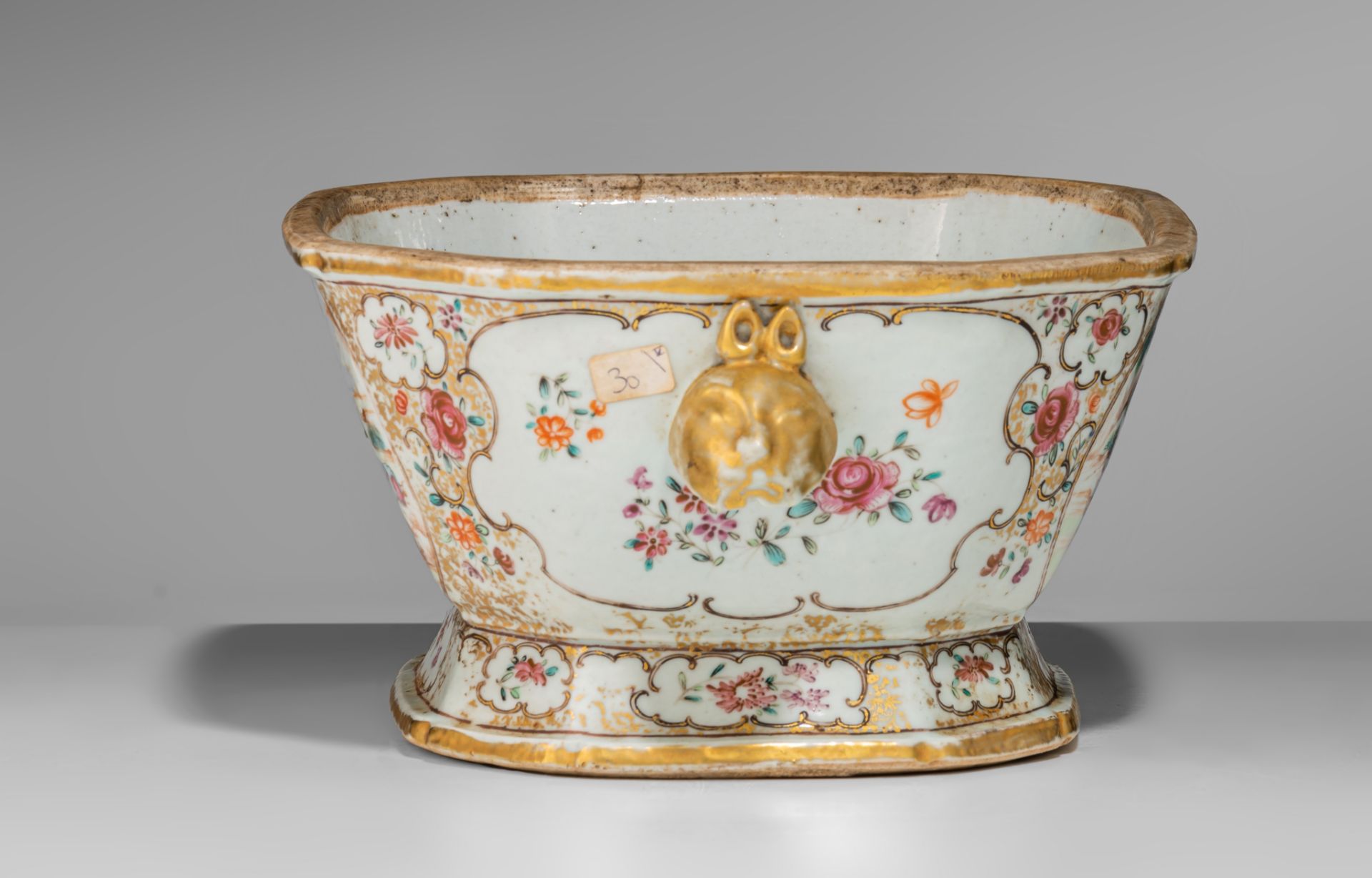 A collection of famille rose and gilt decorated export porcelain ware, 18thC, largest - H 12,5 - 34, - Image 9 of 20