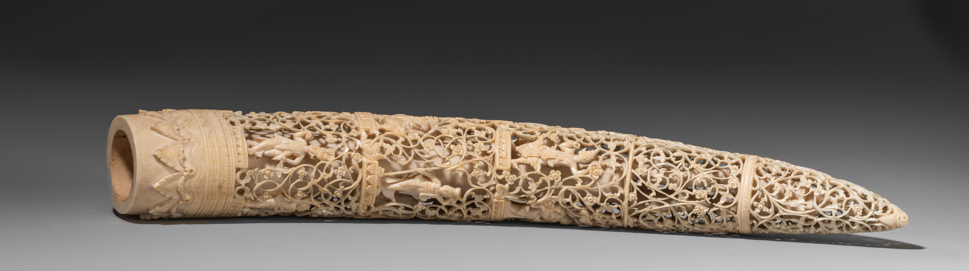 A Burmese sculpted ivory tusk, H 38,1 cm, 624 g, 19thC (+) - Image 3 of 9