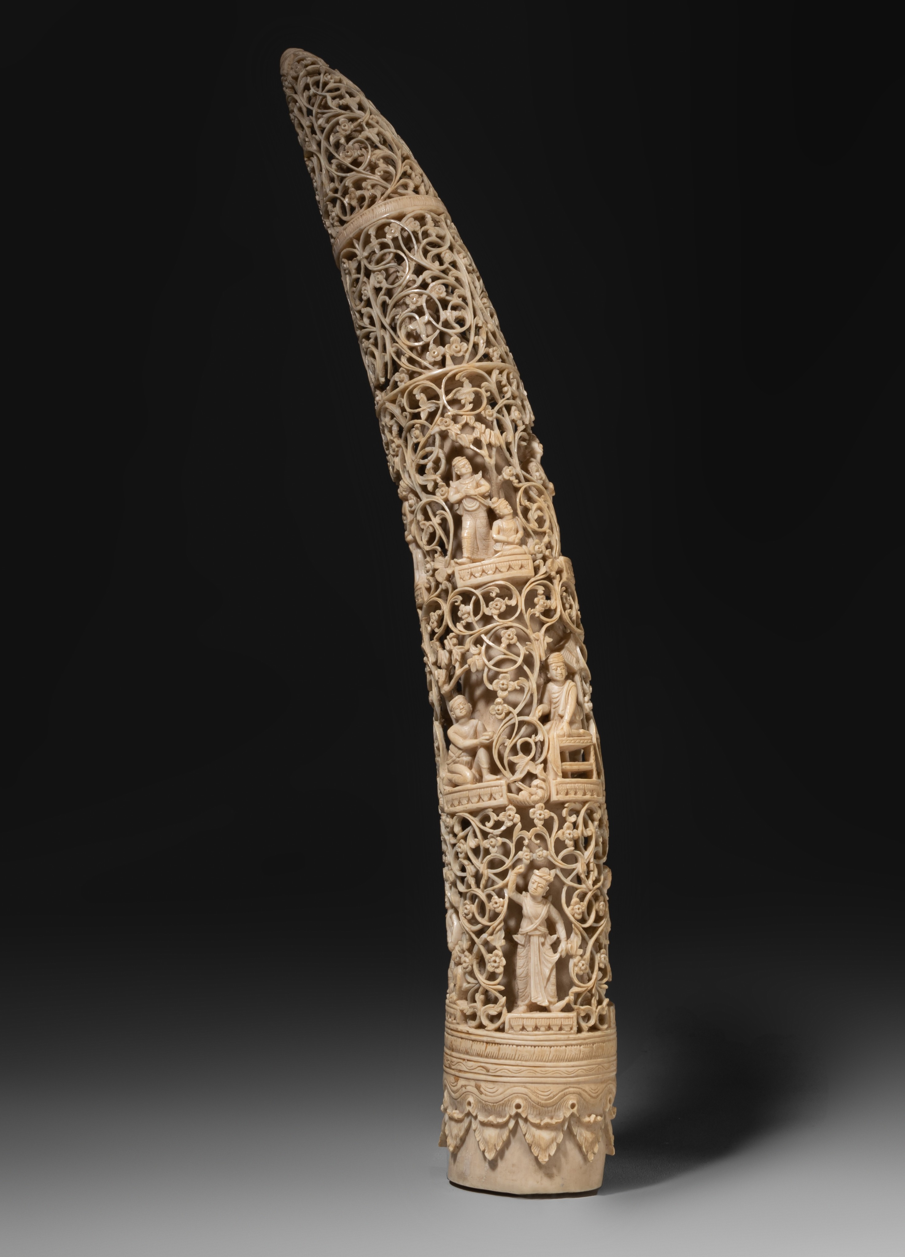 A Burmese sculpted ivory tusk, H 38,1 cm, 624 g, 19thC (+)