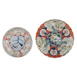 Two fine Japanese Imari 'Shishi' plates, Meiji, ø cm