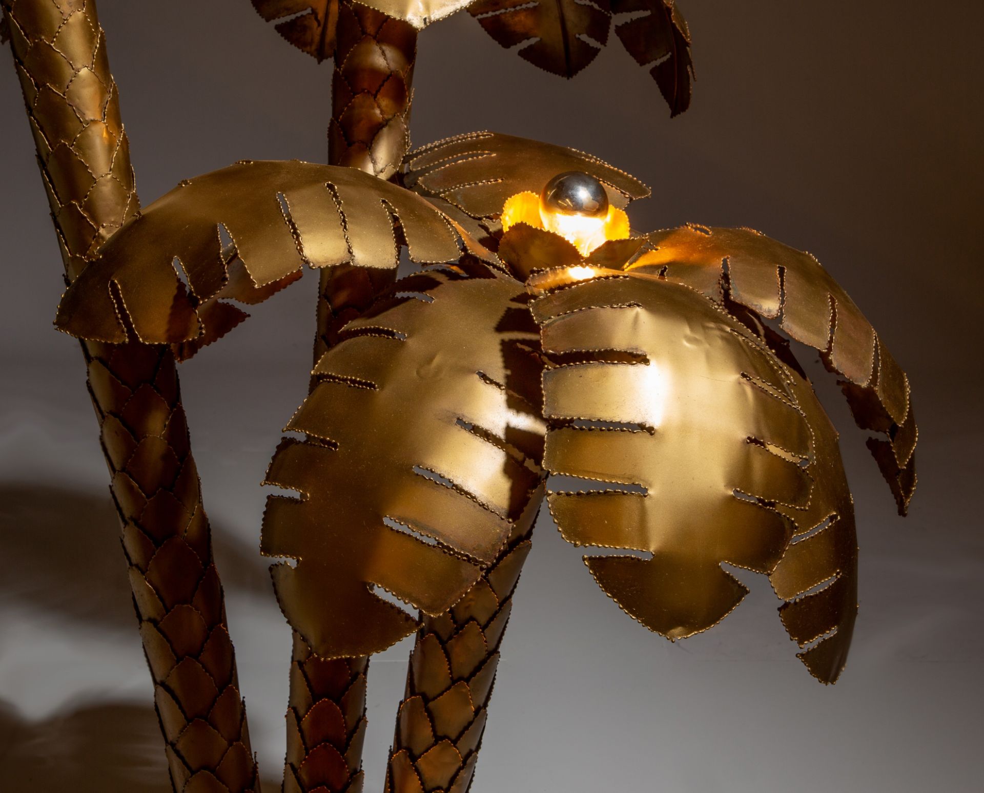 A vintage decorative copy of a palm tree lamp, in the Maison Jansen manner, '70s/80s, H 185 cm - Image 4 of 9